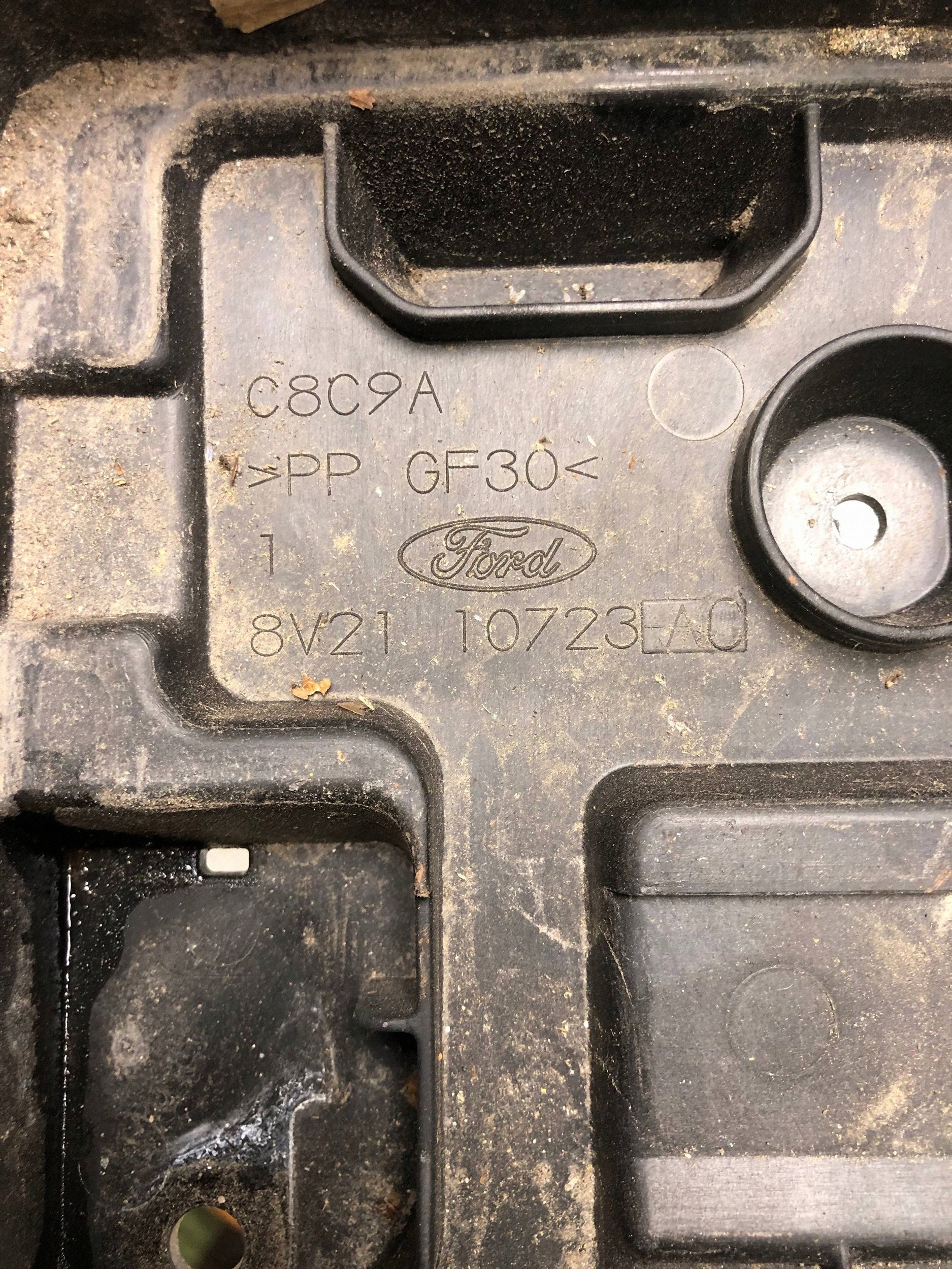 držiak Obal akumulátora FORD FIESTA MK7 8V21-10723-AC