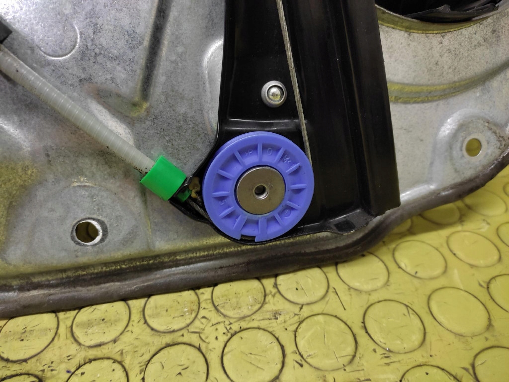 VW POLO IV window regulator right front