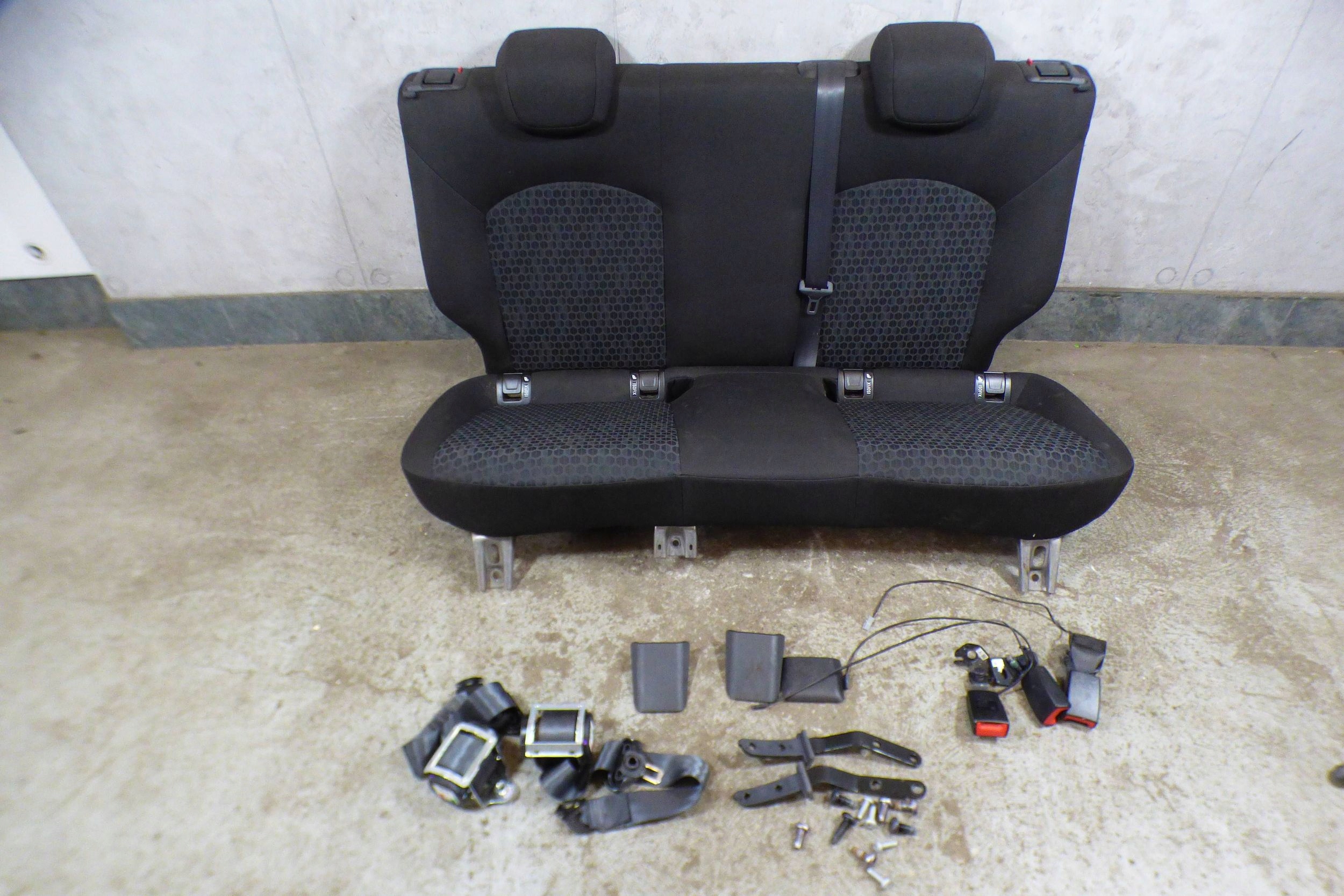 Opel Corsa E HB 5D Sitz Gurten zapinki kpl.