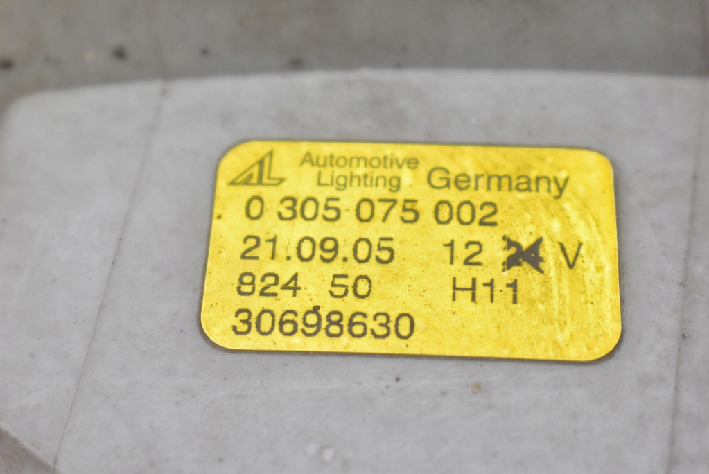 fog light right front front 30698630 VOLVO V50 1 and 03-11