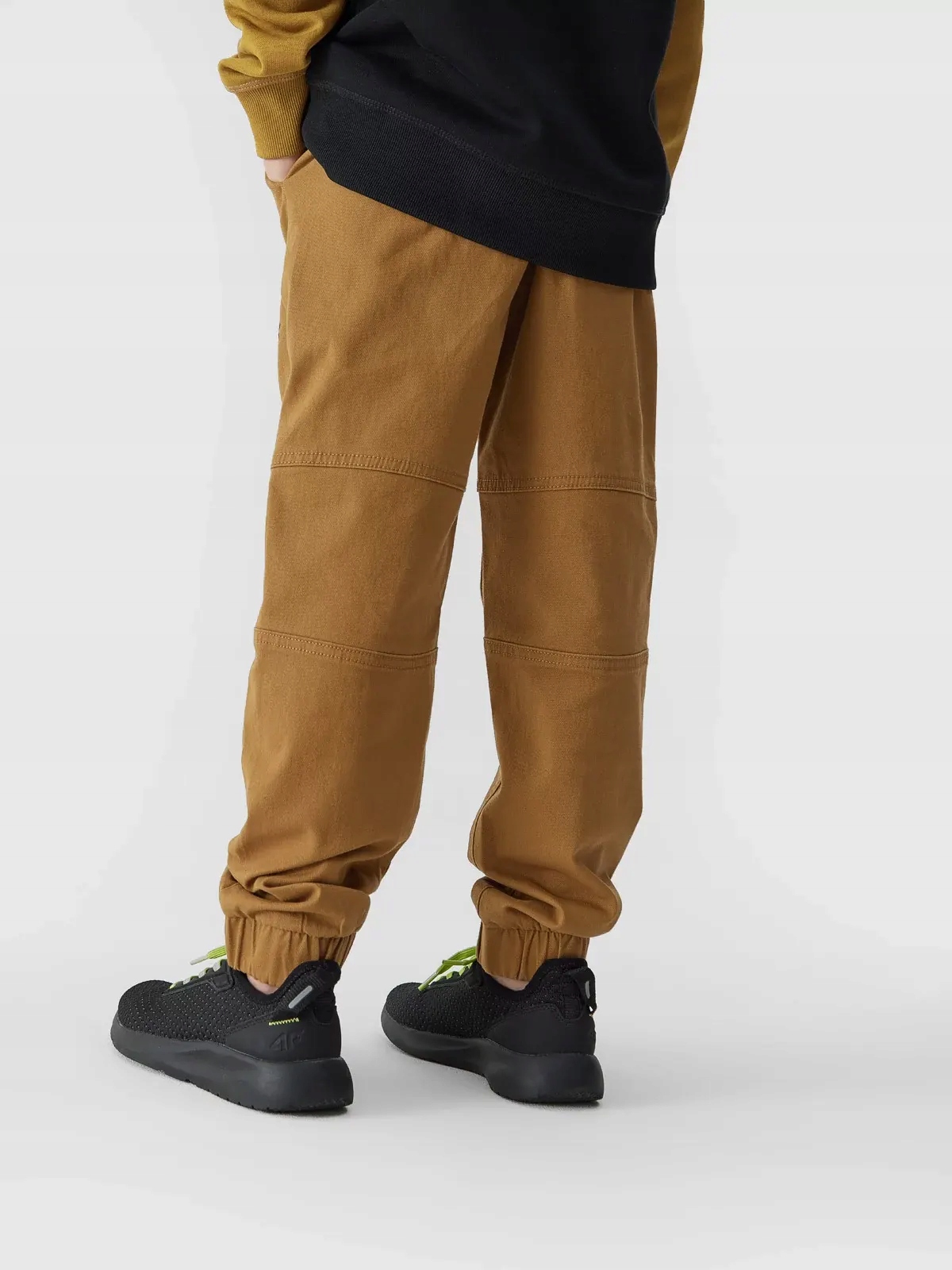 SPODNIE CHŁOPIĘCE 4F JUNIOR JOGGERY BAWEŁNA AW23M412 Wiek dziecka 5 lat +