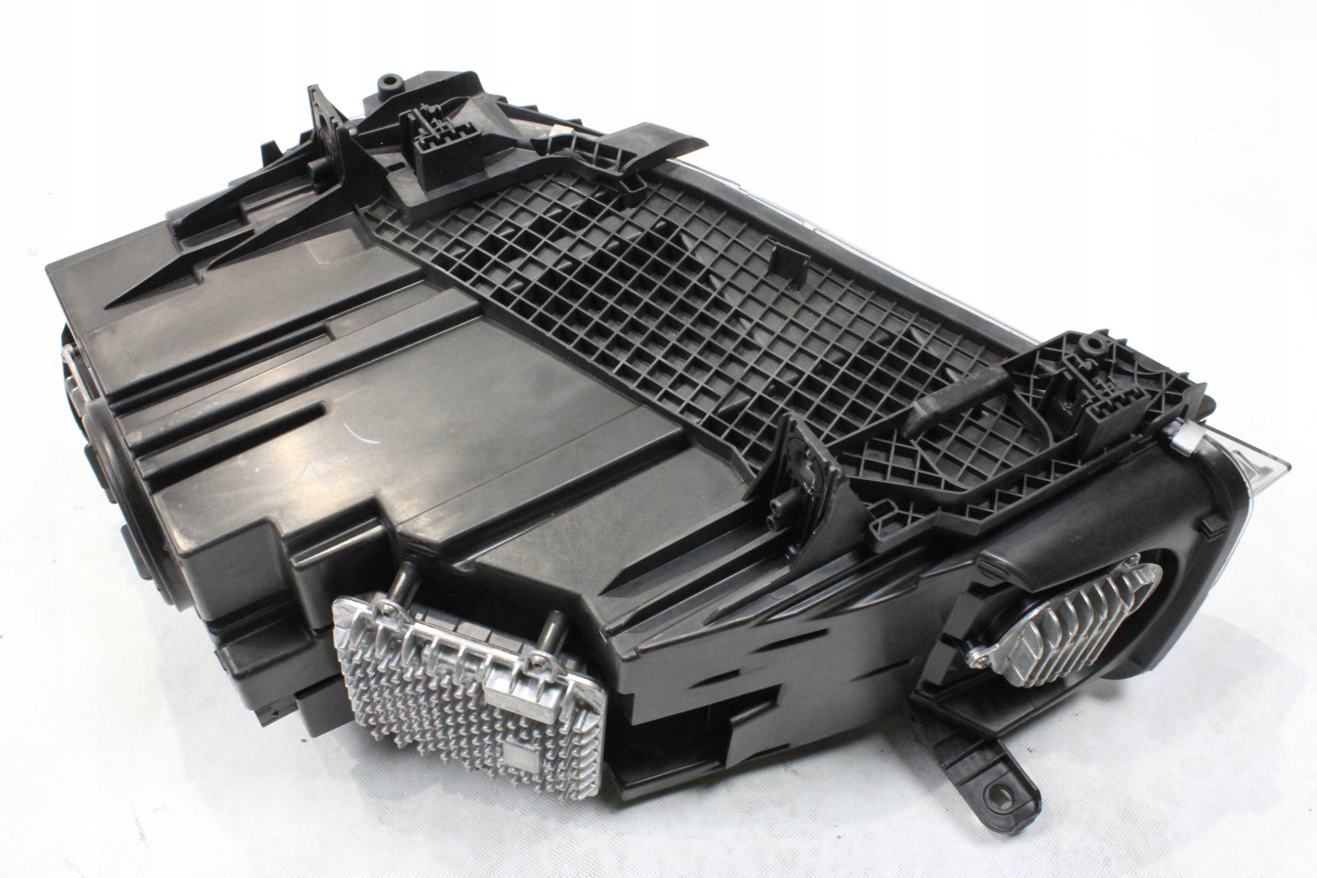 LAMPA PRAWA PRZEDNIA LED ADAPTIVE BMW F15 X5 F16 Typ samochodu Samochody osobowe