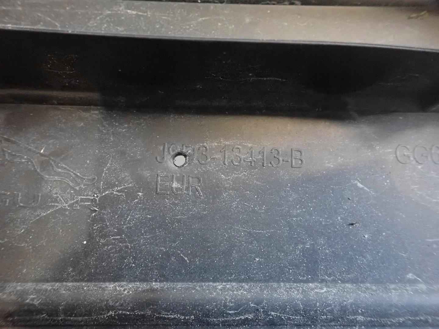 pad below tablice JAGUAR and-PACE J9D3-13413-B