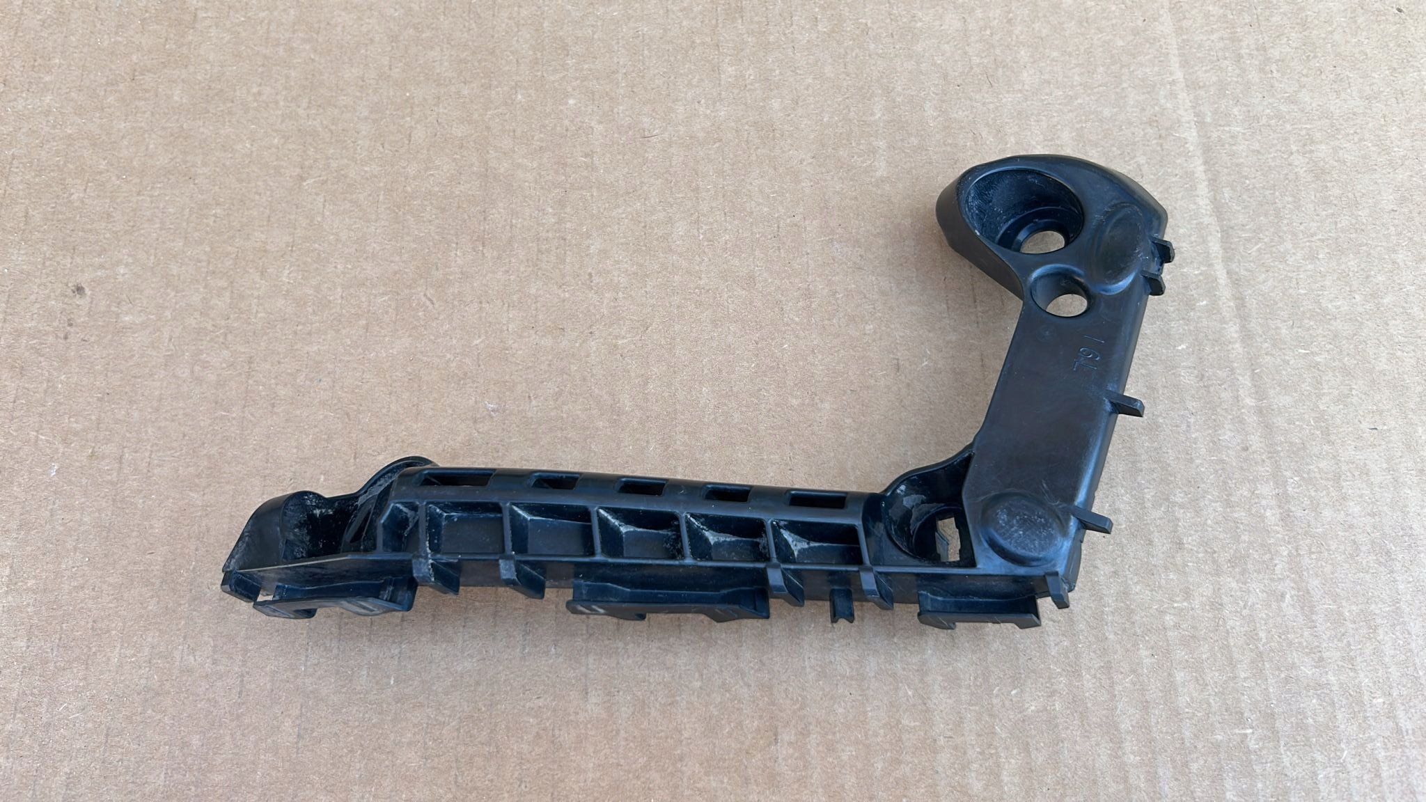 bumper bracket left front front TOYOTA COROLLA E21 19- KOMBI HB