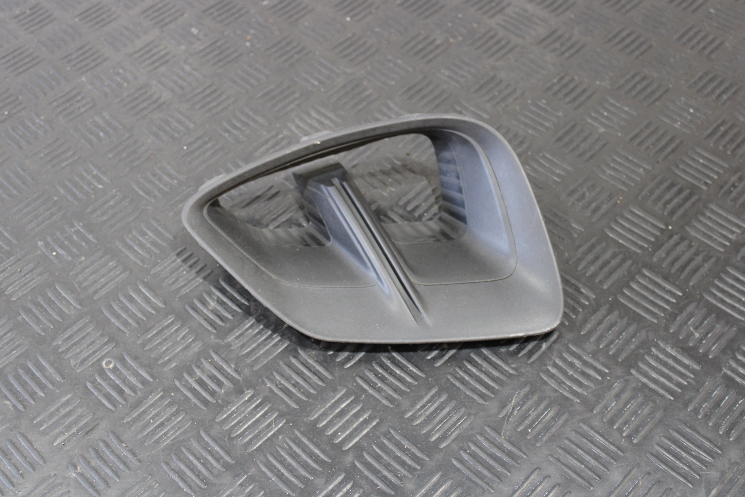 grid of a bumper right front 261A21107R RENAULT CAPTUR II 2 1.0 TCE