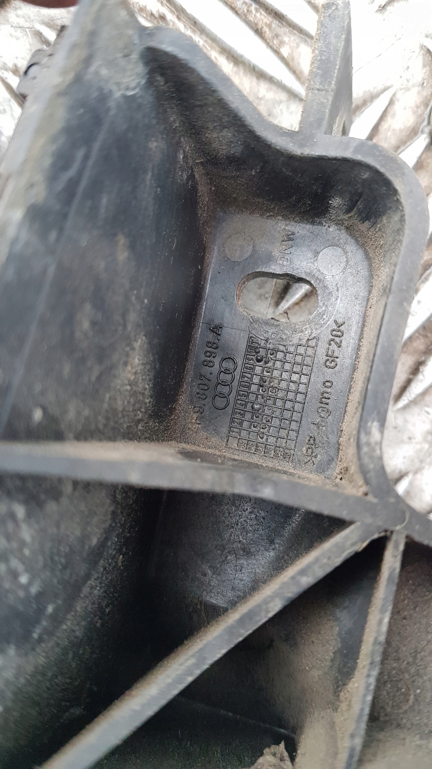AUDI A6 C6 stoßstangenführung links oder rechts