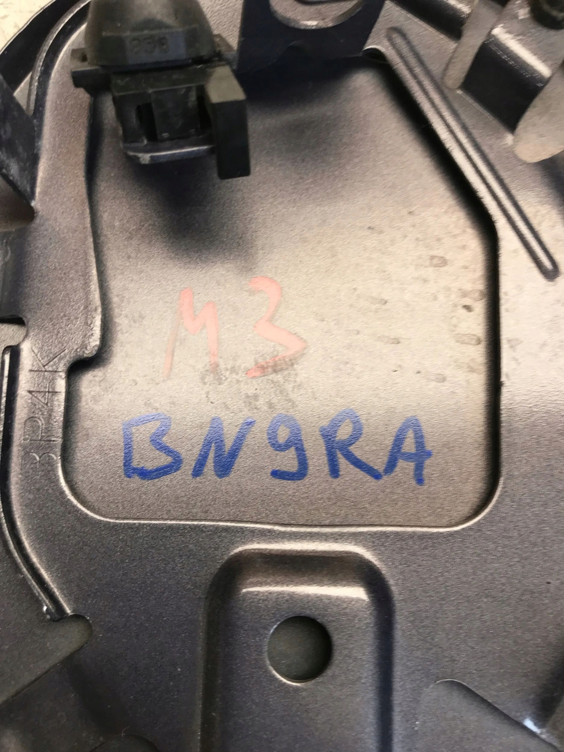 Tankklappe des Kraftstoffsbehälters MAZDA 3 BK BN9RA