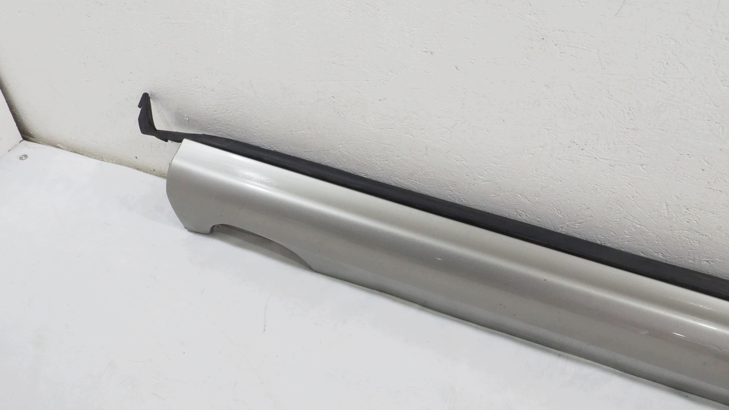 Volvo XC60 moulding threshold left