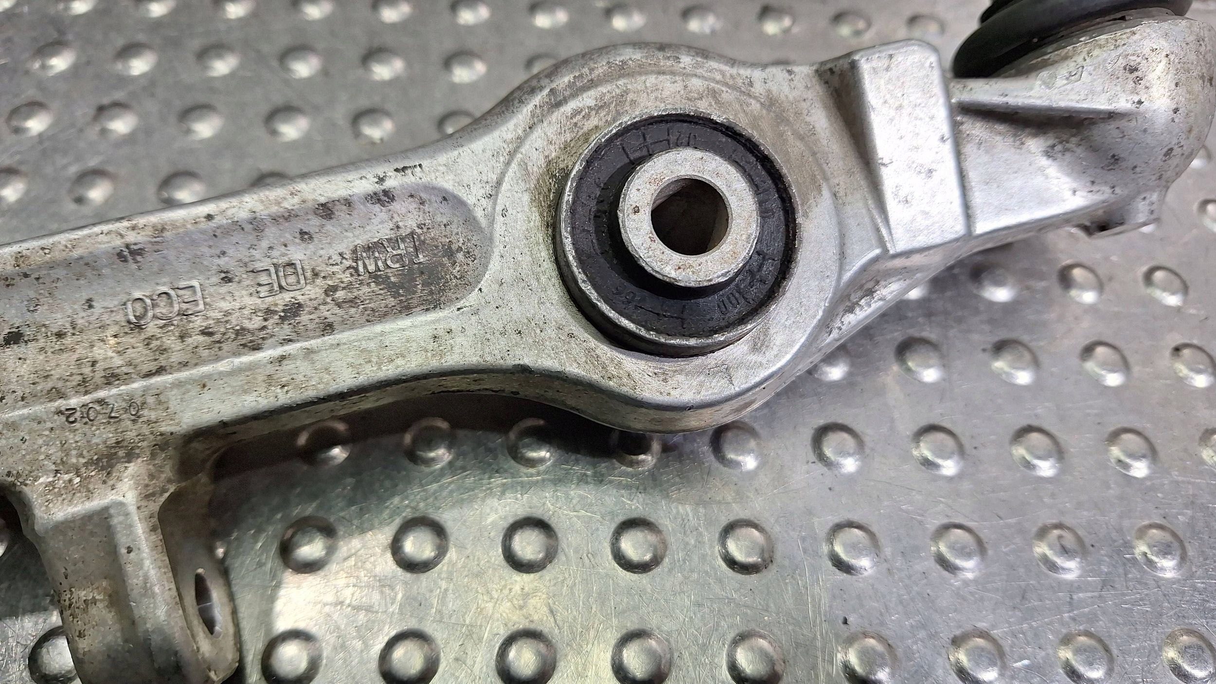 arm right front lower PROSTY AUDI A4 B5 A6 C5 A8 D2 PASSAT B5 SUPERB and