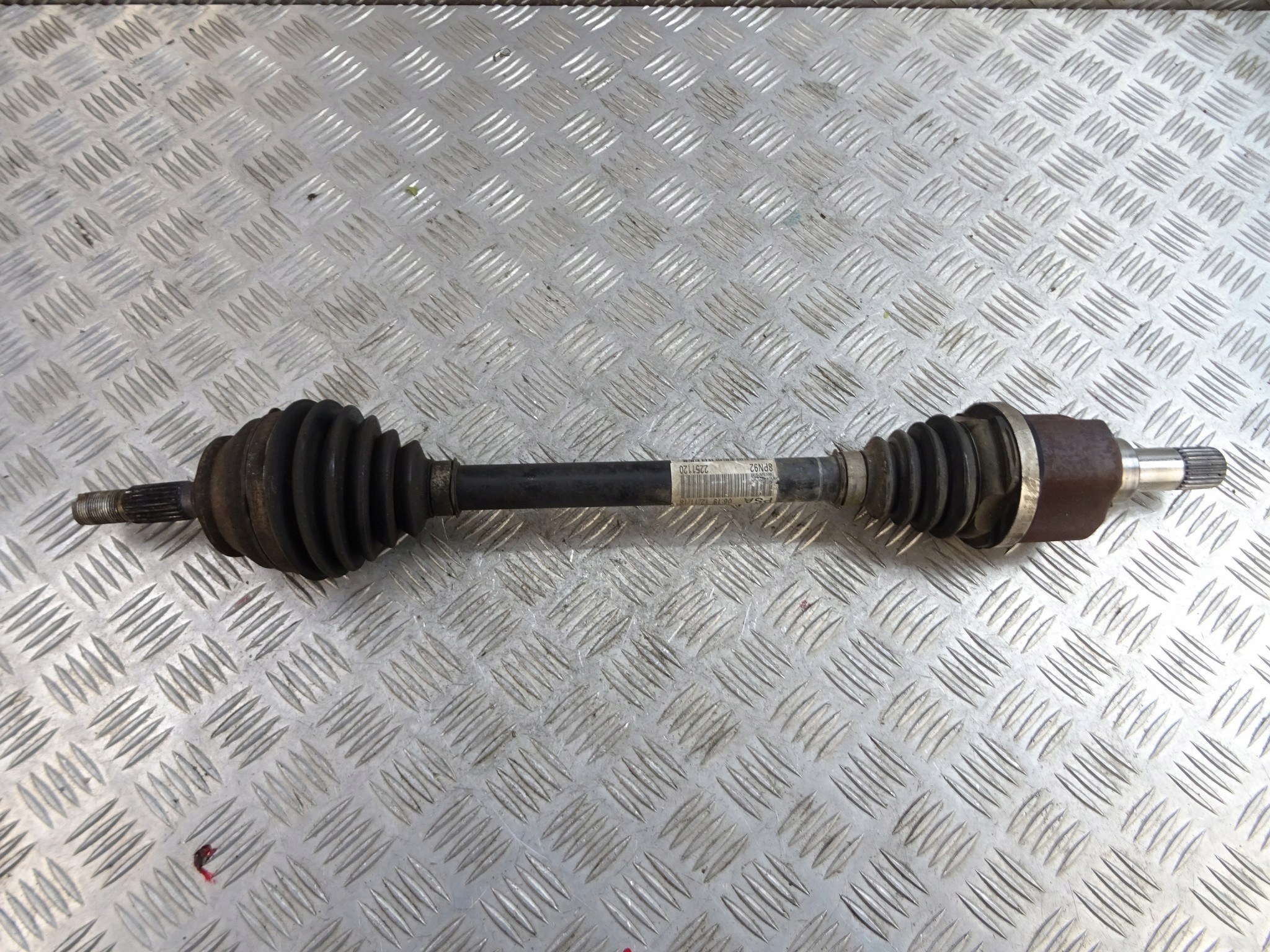 CITROEN C3 III semi-axis left short. MANUAL 9801048580 1.5 BLUEHDI