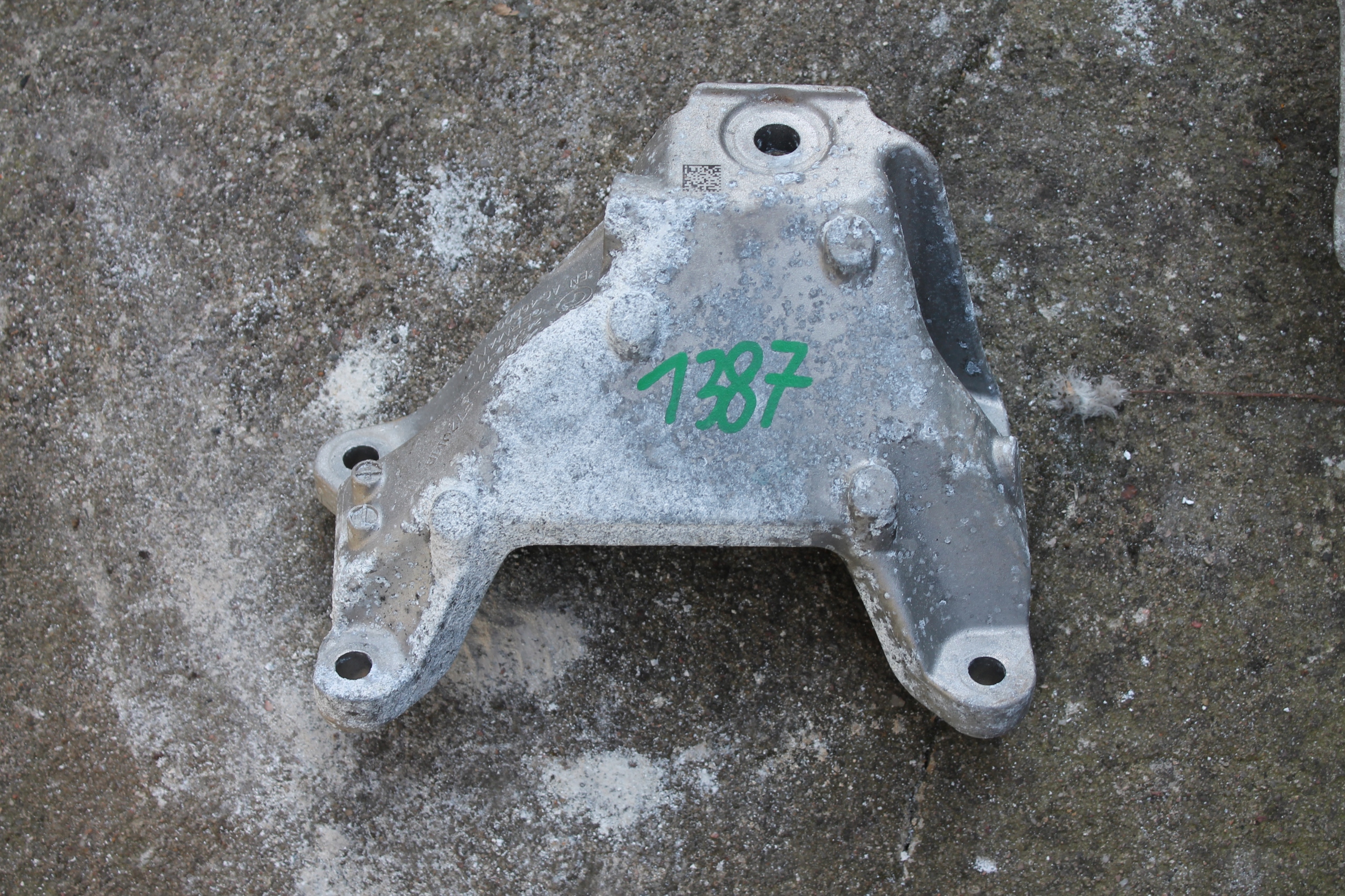 1387. Getriebehalter DES MOTORS 6884474