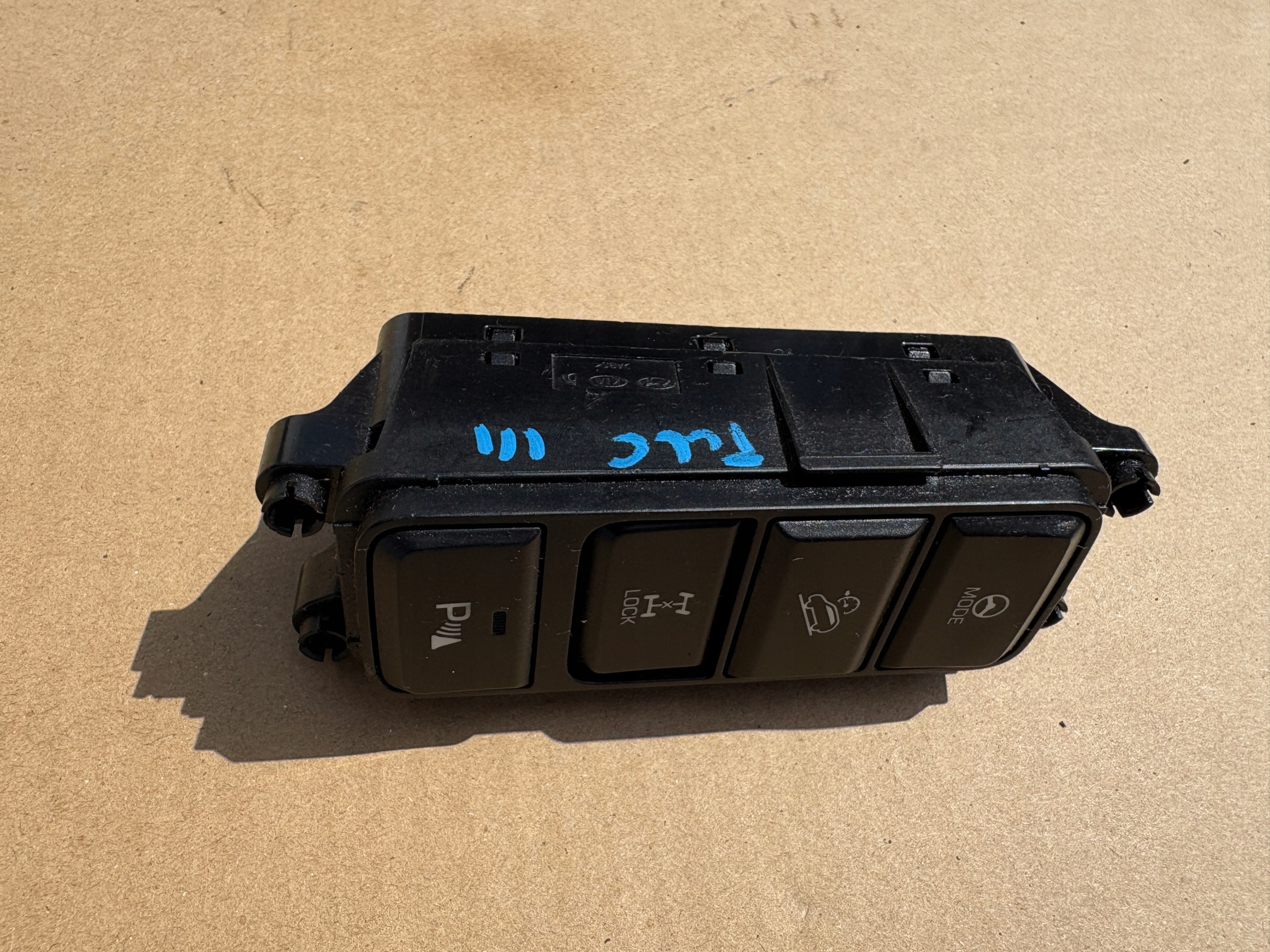 HYUNADI TUCSON III Bouton 93300-D3480