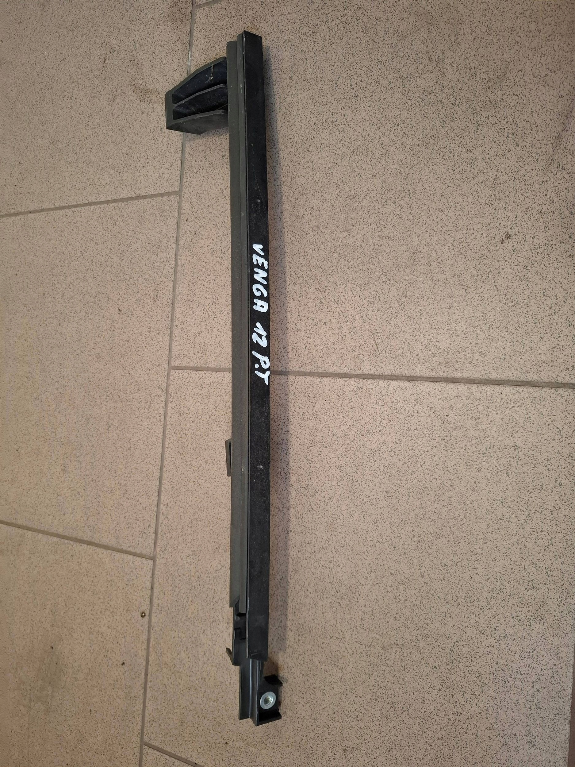 KIA VENGA 09-15 PROWADNICA SZYBY PRAWA TYŁ 83545-1P000