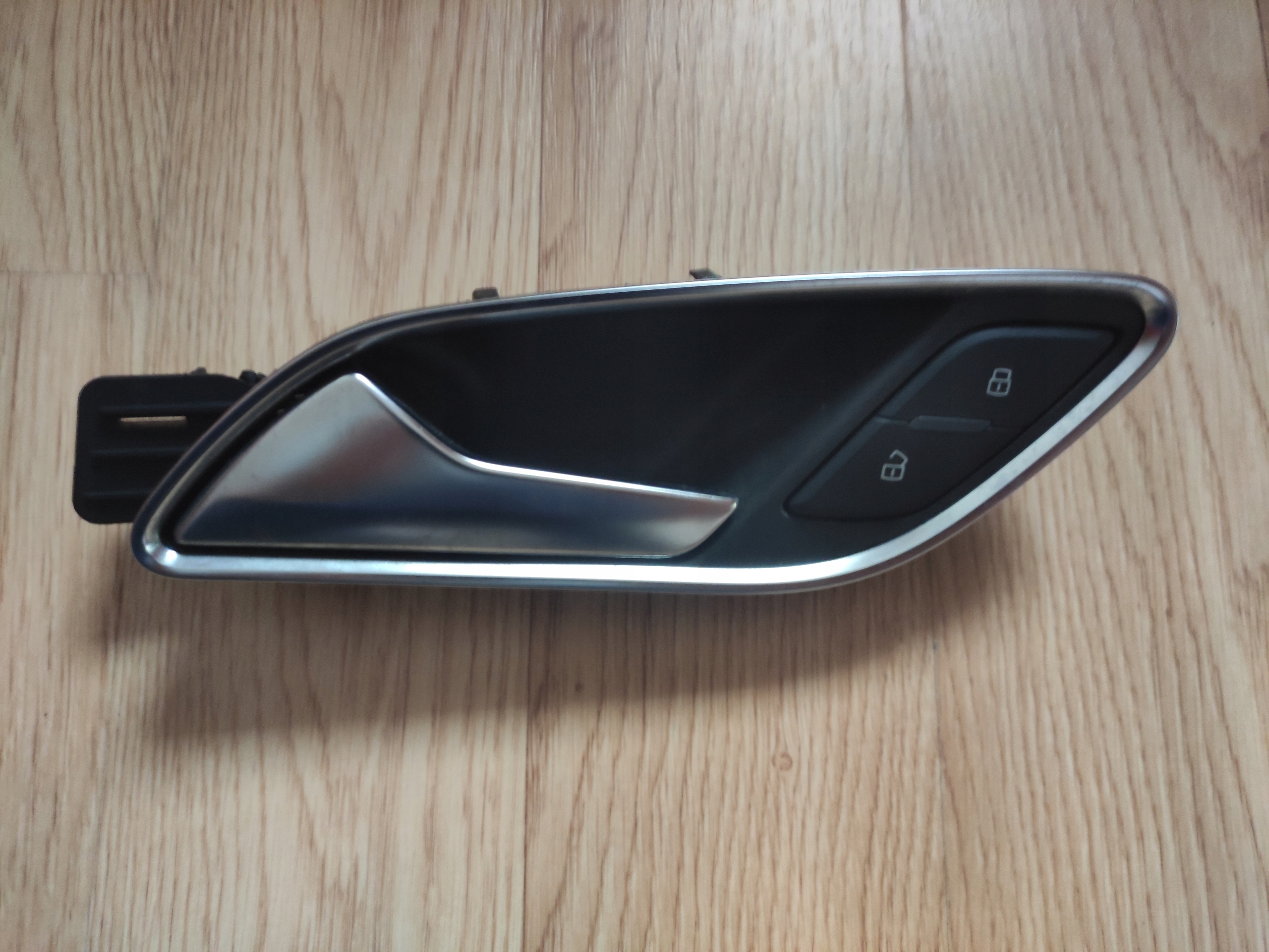 8U1837019 - Внутрішня ручка дверей ліва передня ліва AUDI Q3 8U