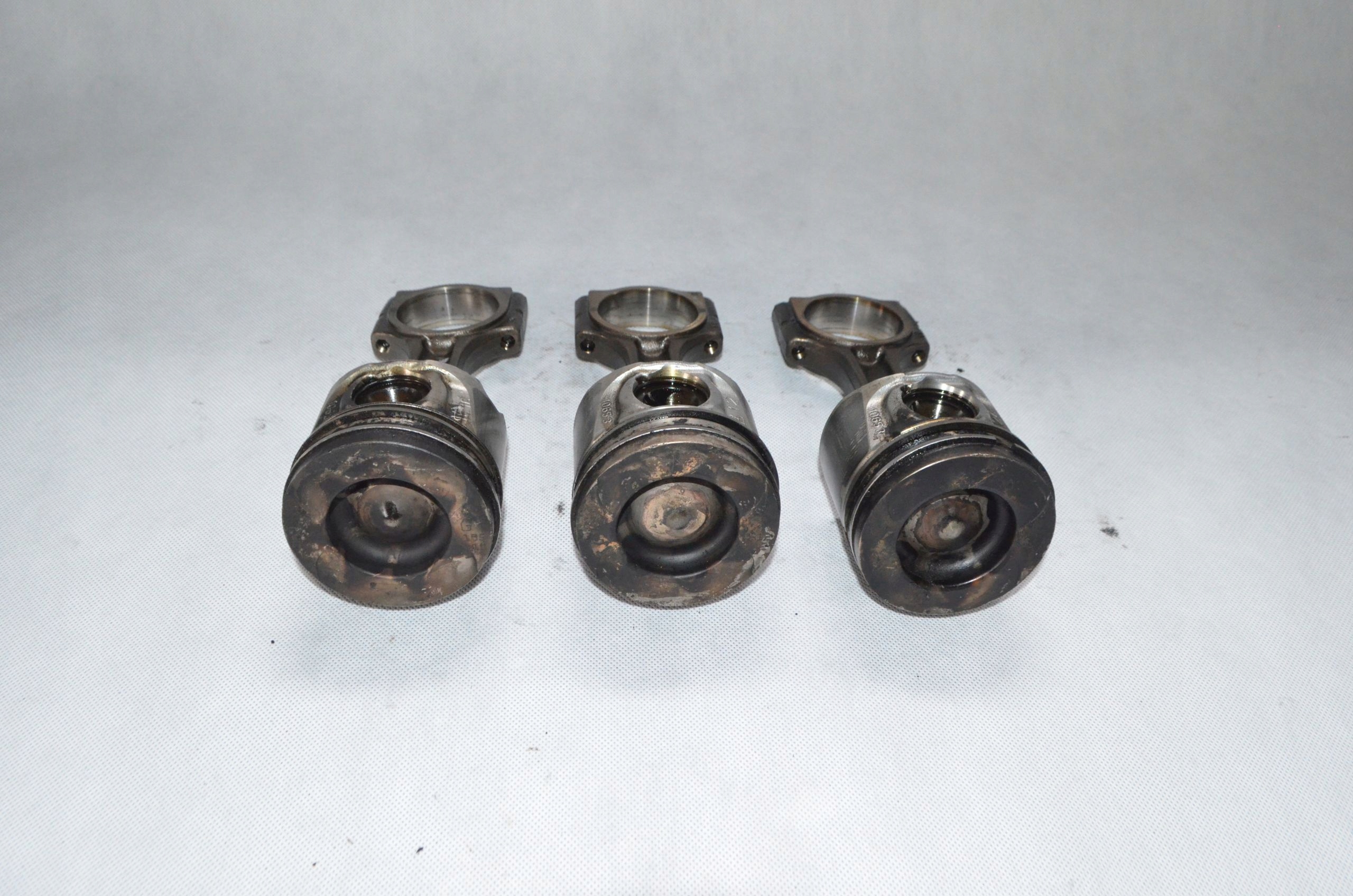 Tłok + korbowód Renault Trafic Laguna II 2.0 DCI Typ samochodu Samochody dostawcze Samochody osobowe