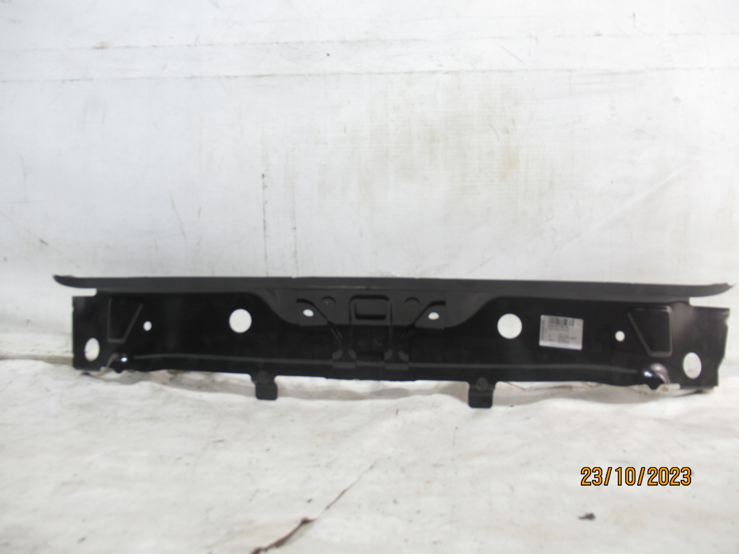 WZMOCNIENIE BLACHA ZAMYKAJĄCA TYŁ AUDI A4 B9 8W9813331TA Numer katalogowy części 8W9813331TA