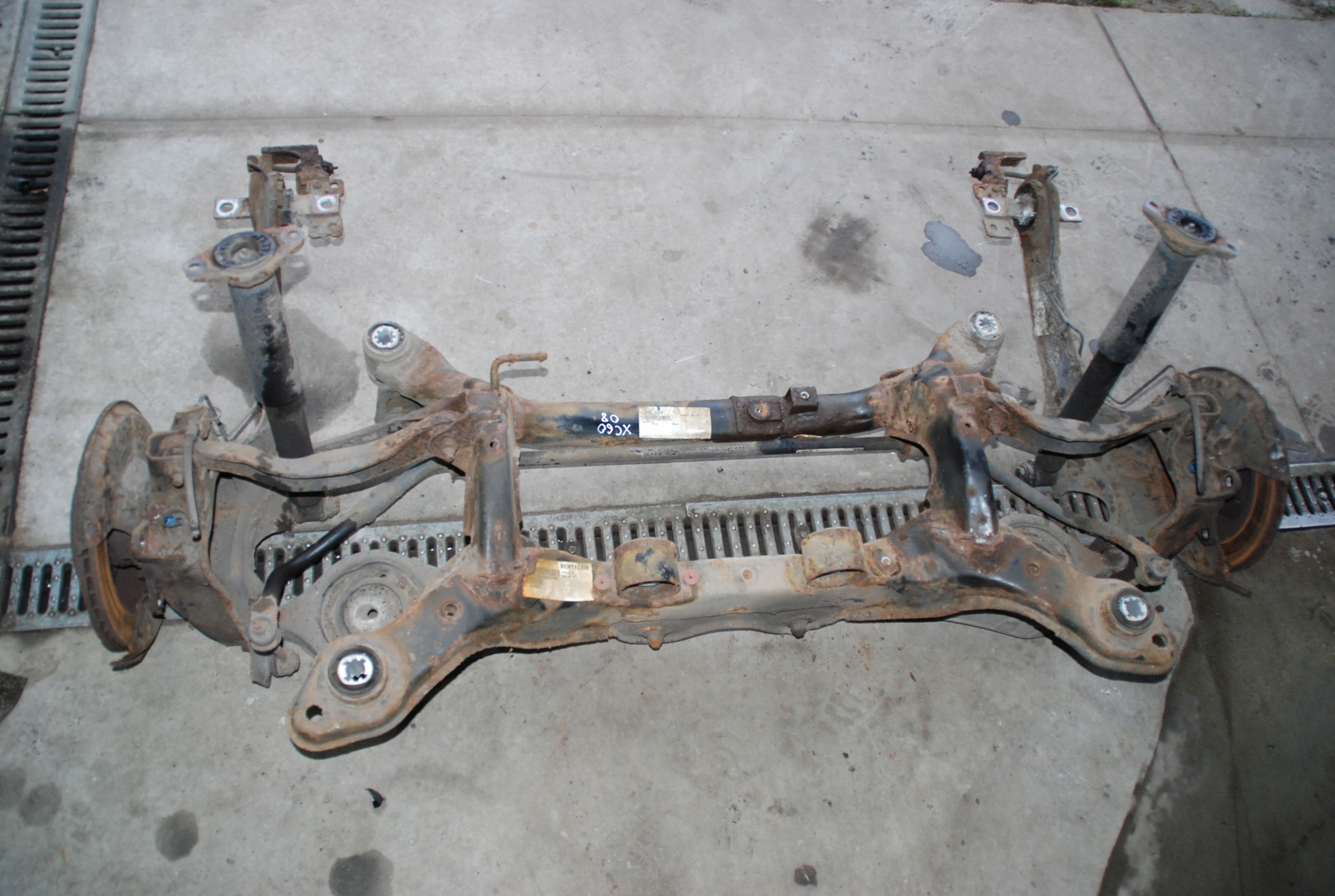 VOLVO XC60 I SANKI ZAWIESZENIE TYŁ 08-13R