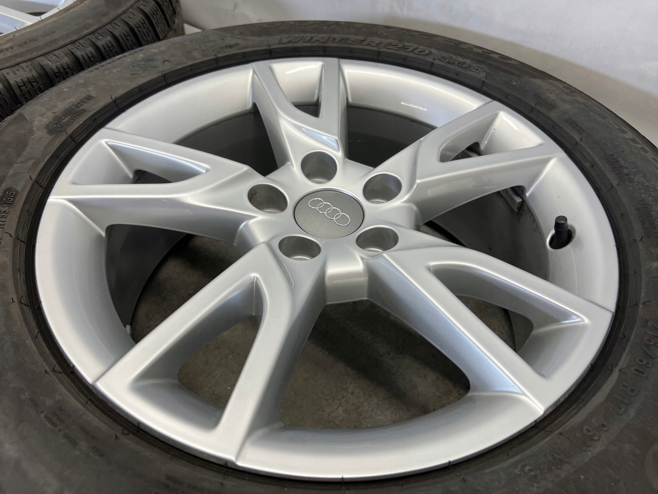 AUDI Q3 wheels discs 16 tyres winter 215/60/17R 8U0071497