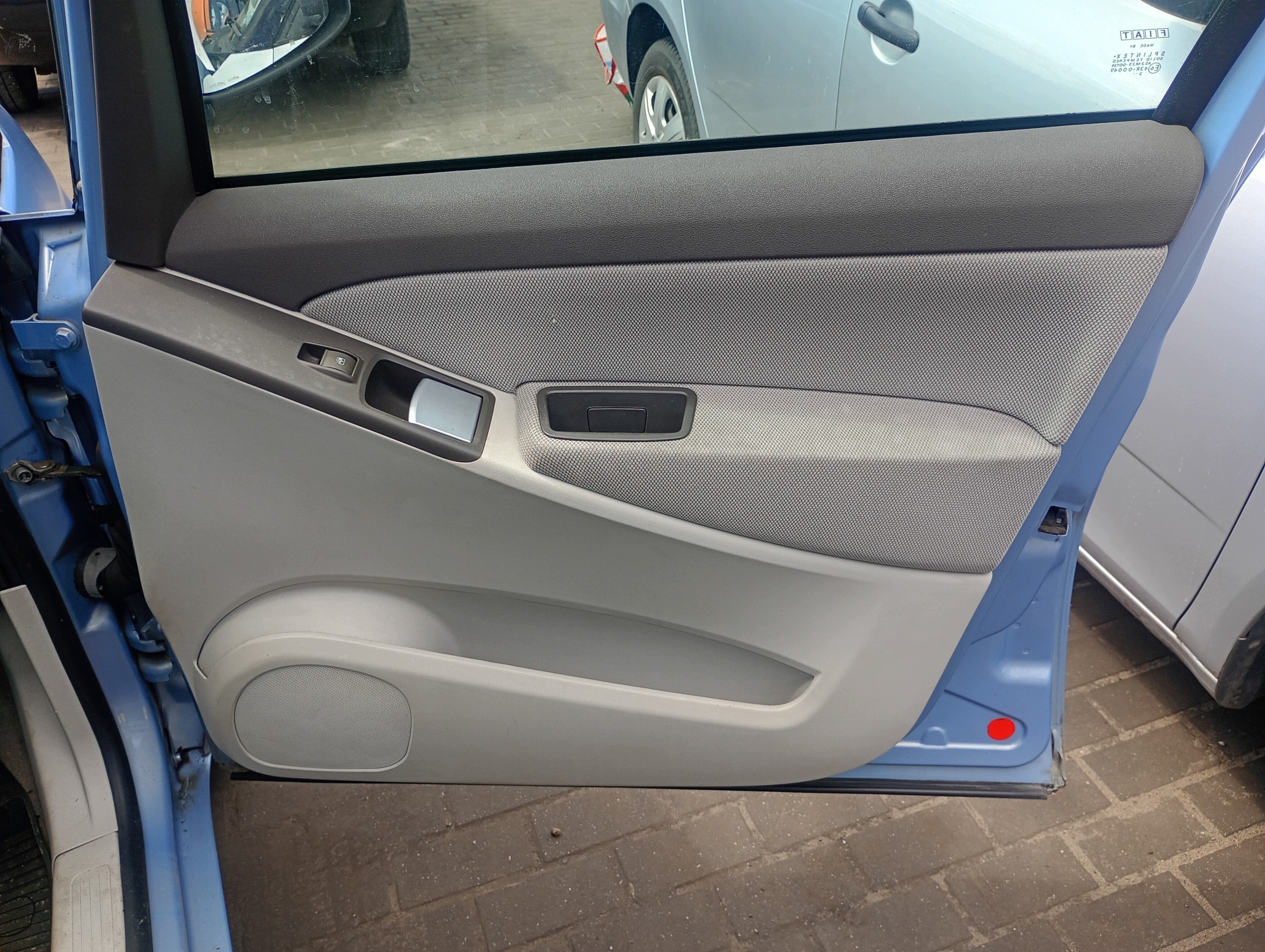 upholstery side right front Fiat Idea 03-12