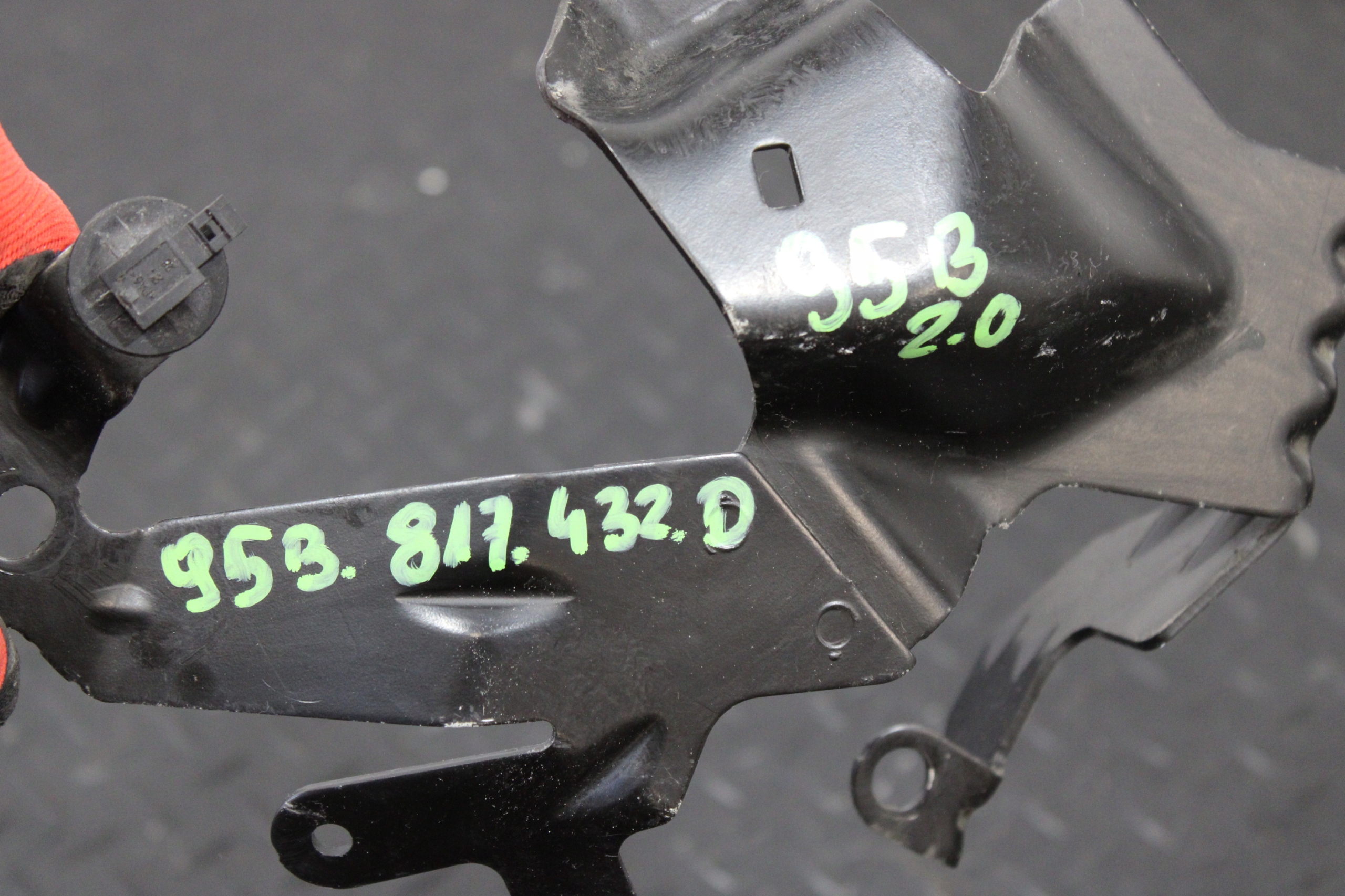 holder holder bracket PORSCHE MACAN 95B 95B817432D
