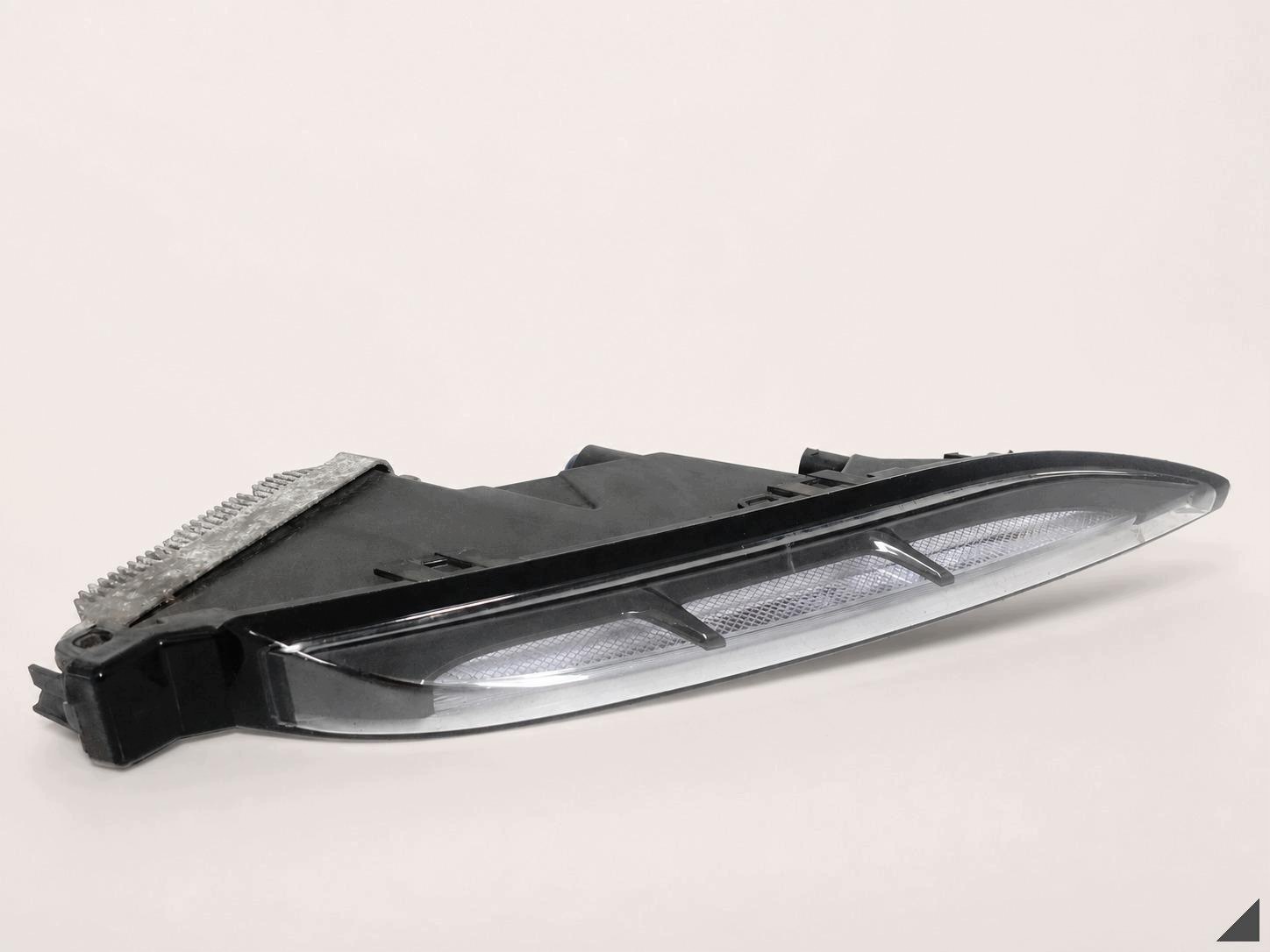 PORSCHE MACAN and 95B LIFT 19- light LED DRL indicator W bumper front R