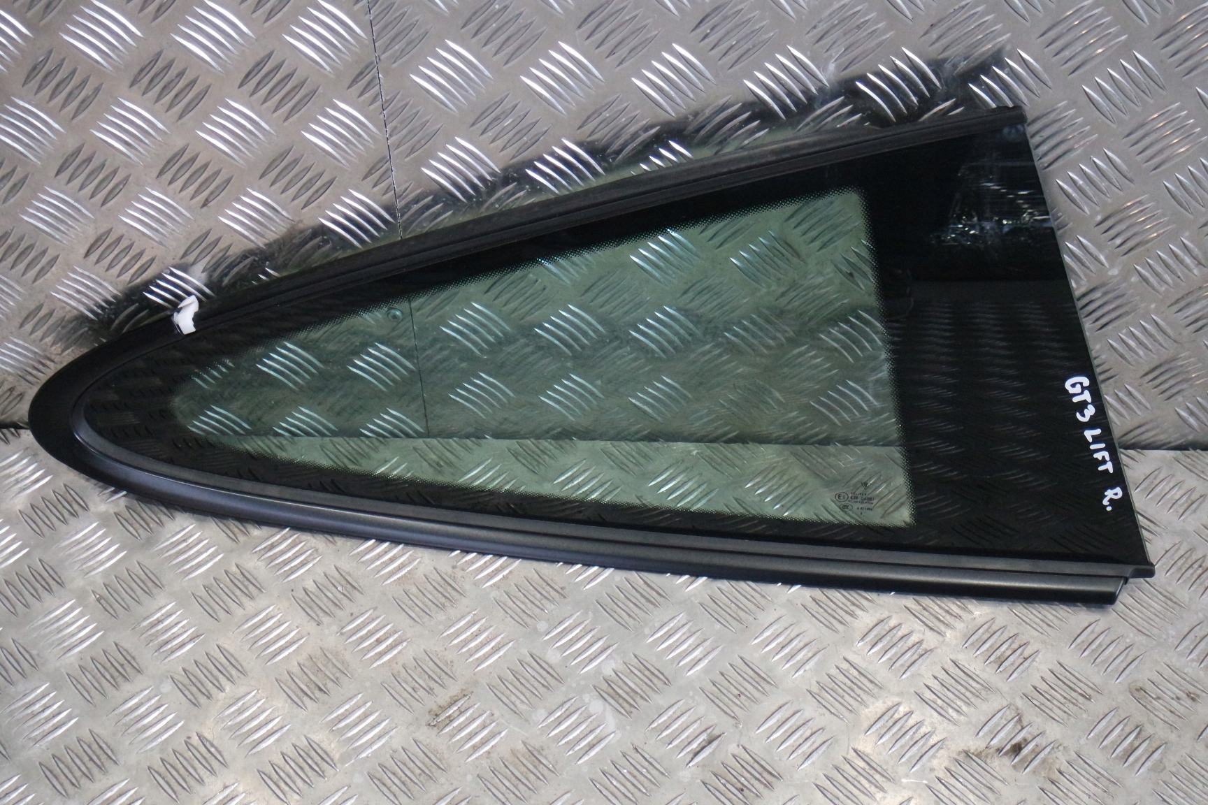 99154311201 - ПРАВЕ ВІКОННЕ СКЛО PORSCHE 991 18R