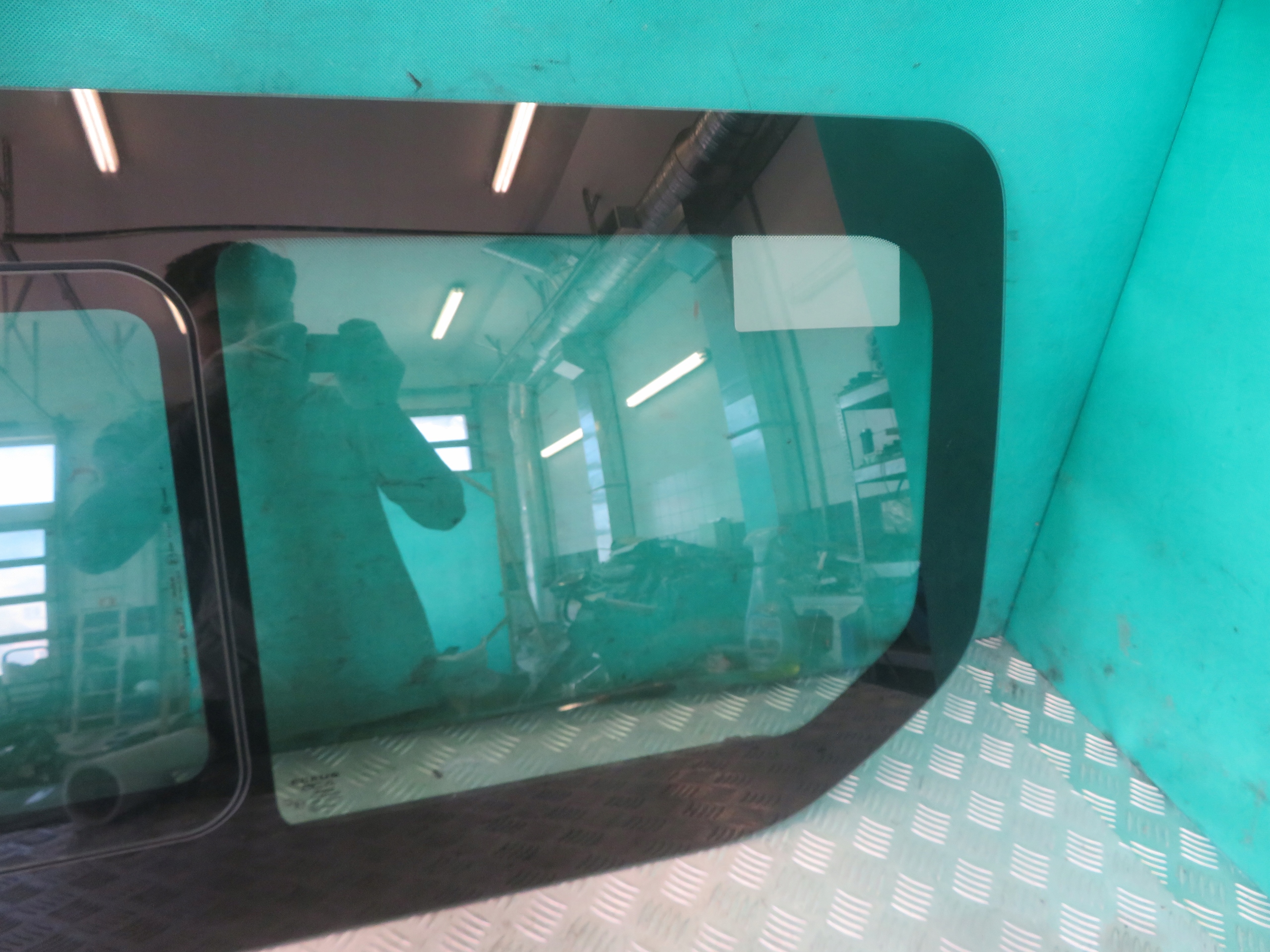 window right BOK RENAULT TRAFIC III OPEL VIVARO 19R