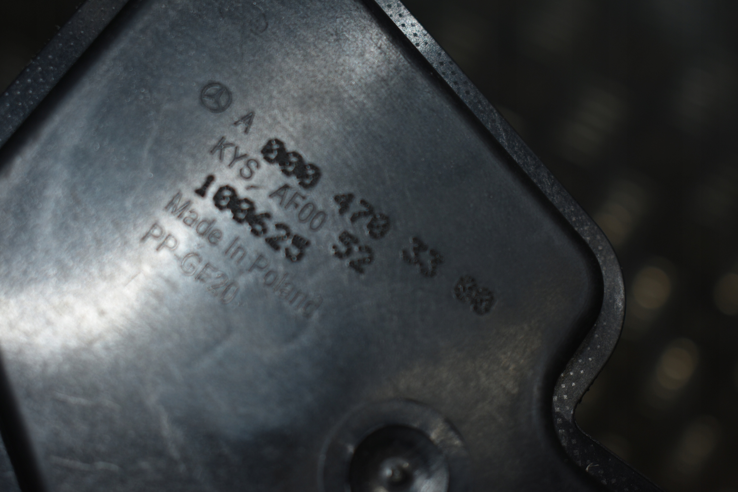 IDEALNY Kohlenstofffilter MERCEDES W214 1