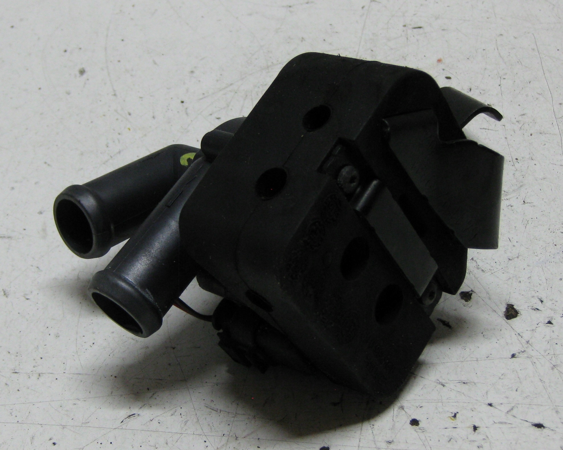 BMW F10 2.0 D 14R water pump 704077
