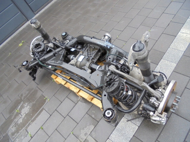 ZAWIESZENIE TYLNE BELKA MOST JAGUAR E-PACE 2.0 D Producent części Jaguar OE