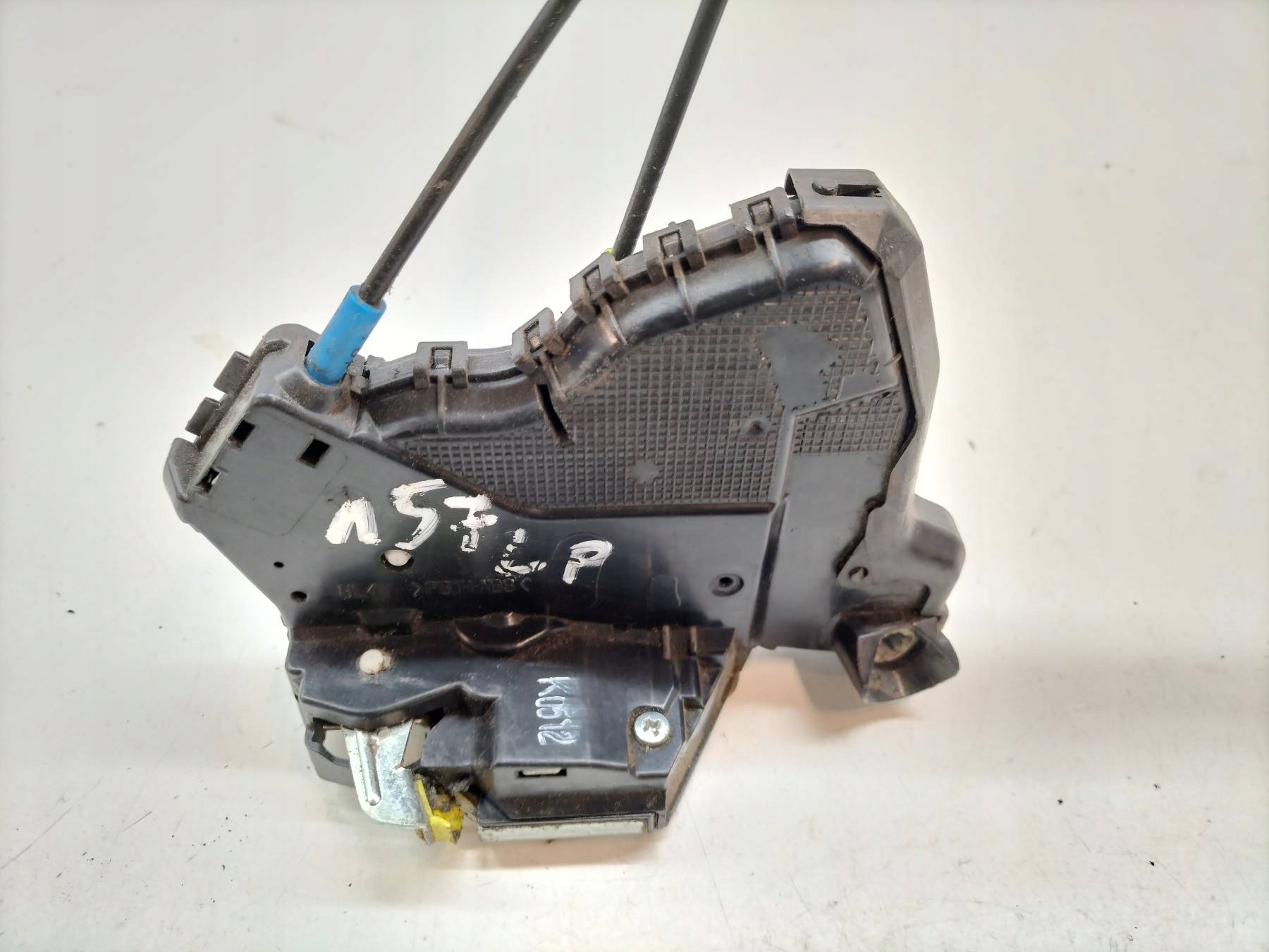lock door left front T27 Toyota Avensis III (2009-)