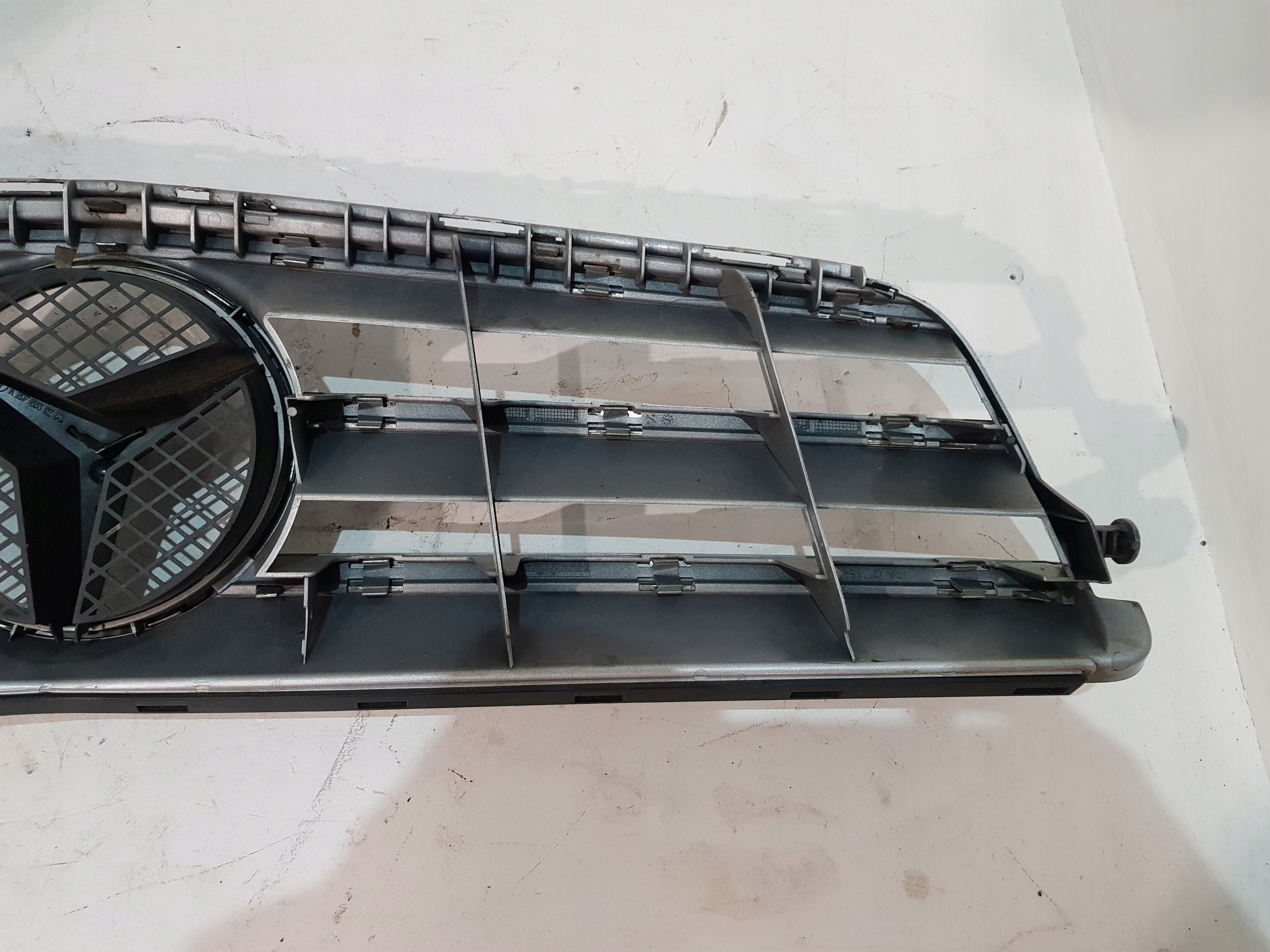 Mercedes-Benz C-Klasse W204 Kühlergrill FRONTGRILL Kühlergitter A2048800023 - Thumbnail 9