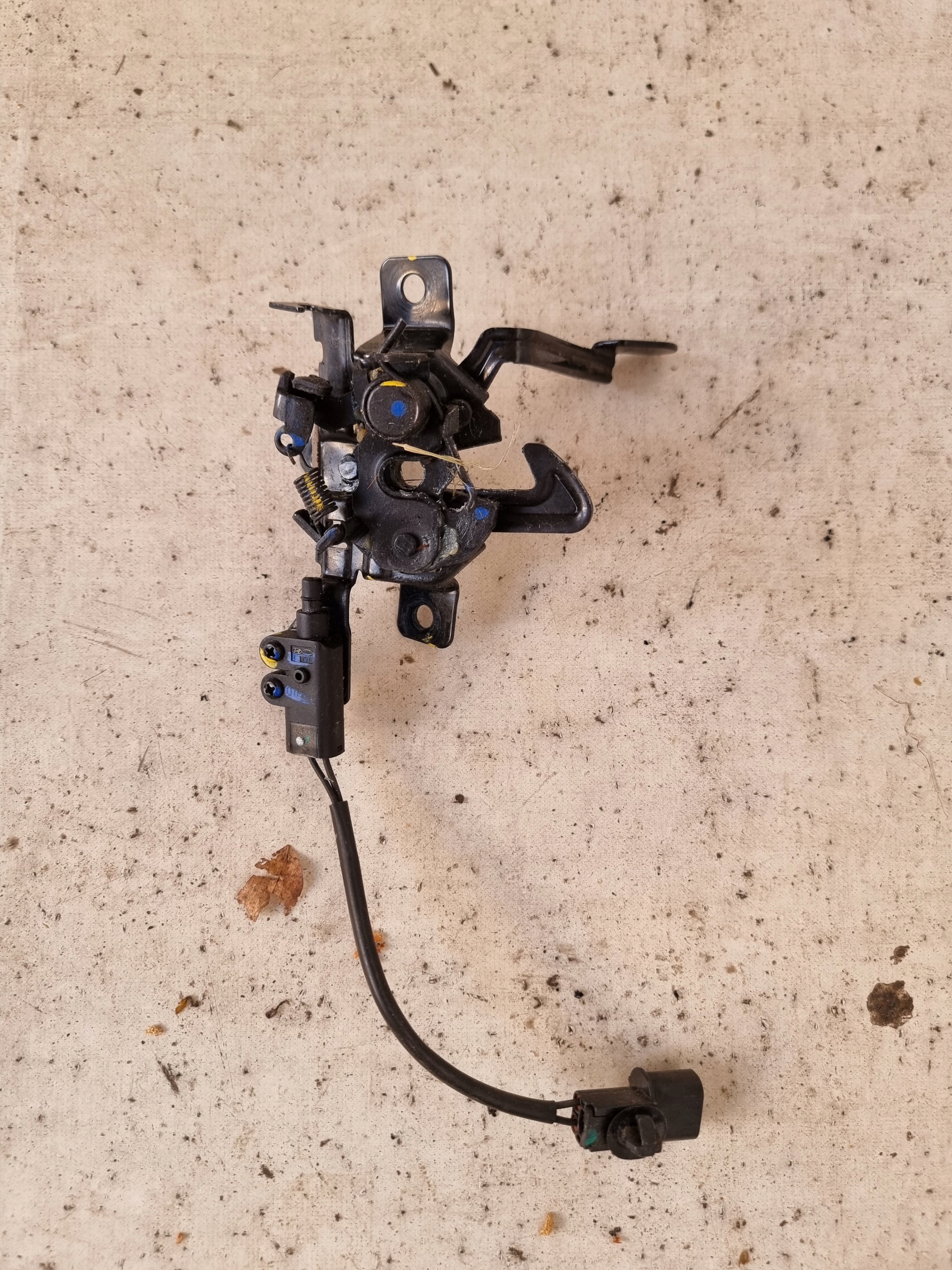 HYUNDAI and 10 III 19-> bonnet latch lock 81130K7010