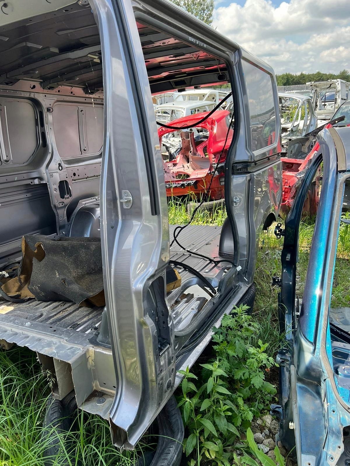 ĆWIARTKA BŁOTNIK BOK PRAWY RENAULT TRAFIC III ANG Typ samochodu Samochody osobowe Samochody dostawcze