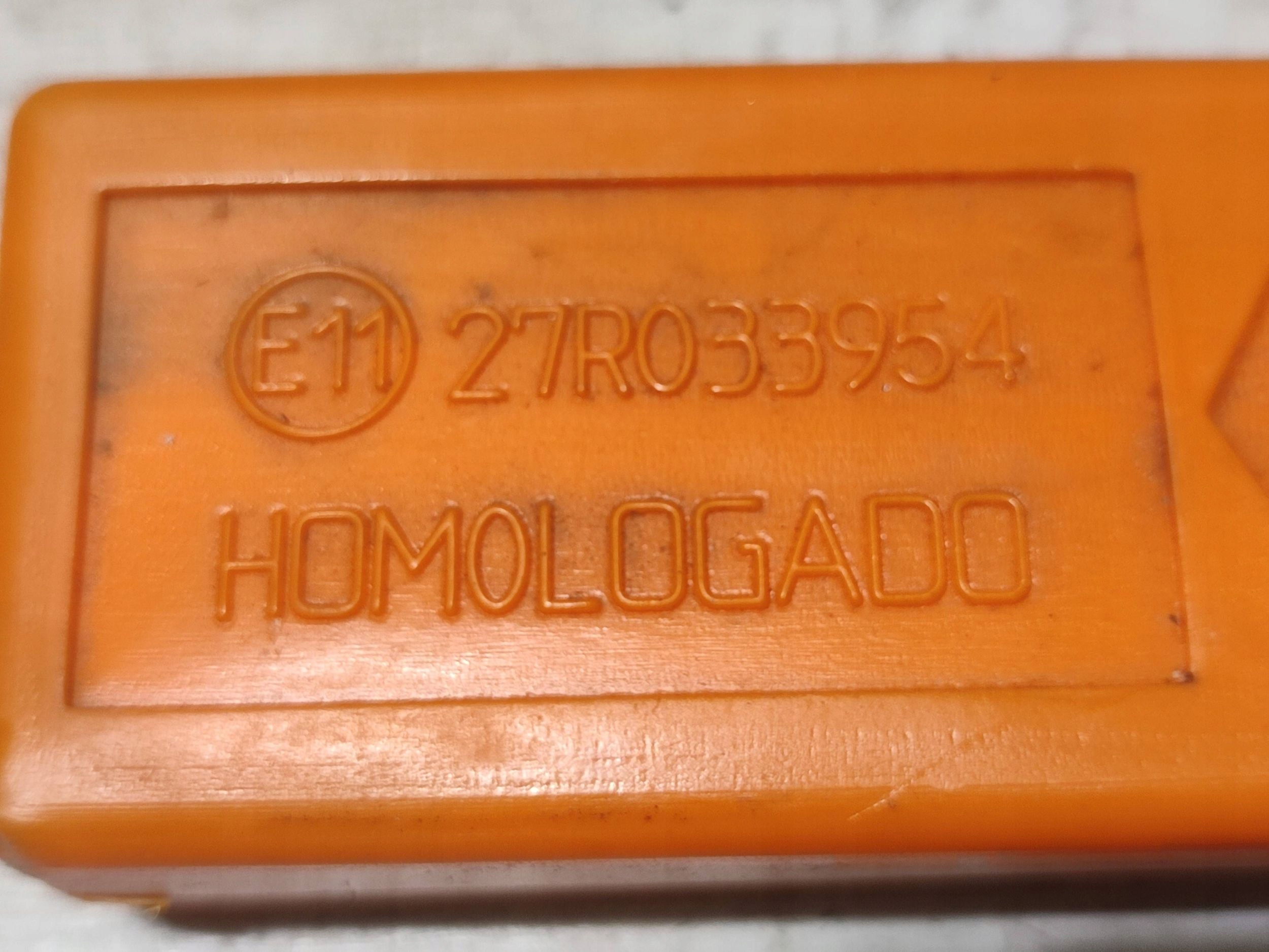 Seat Arona 2019 Trojkat ostrzegawczy
