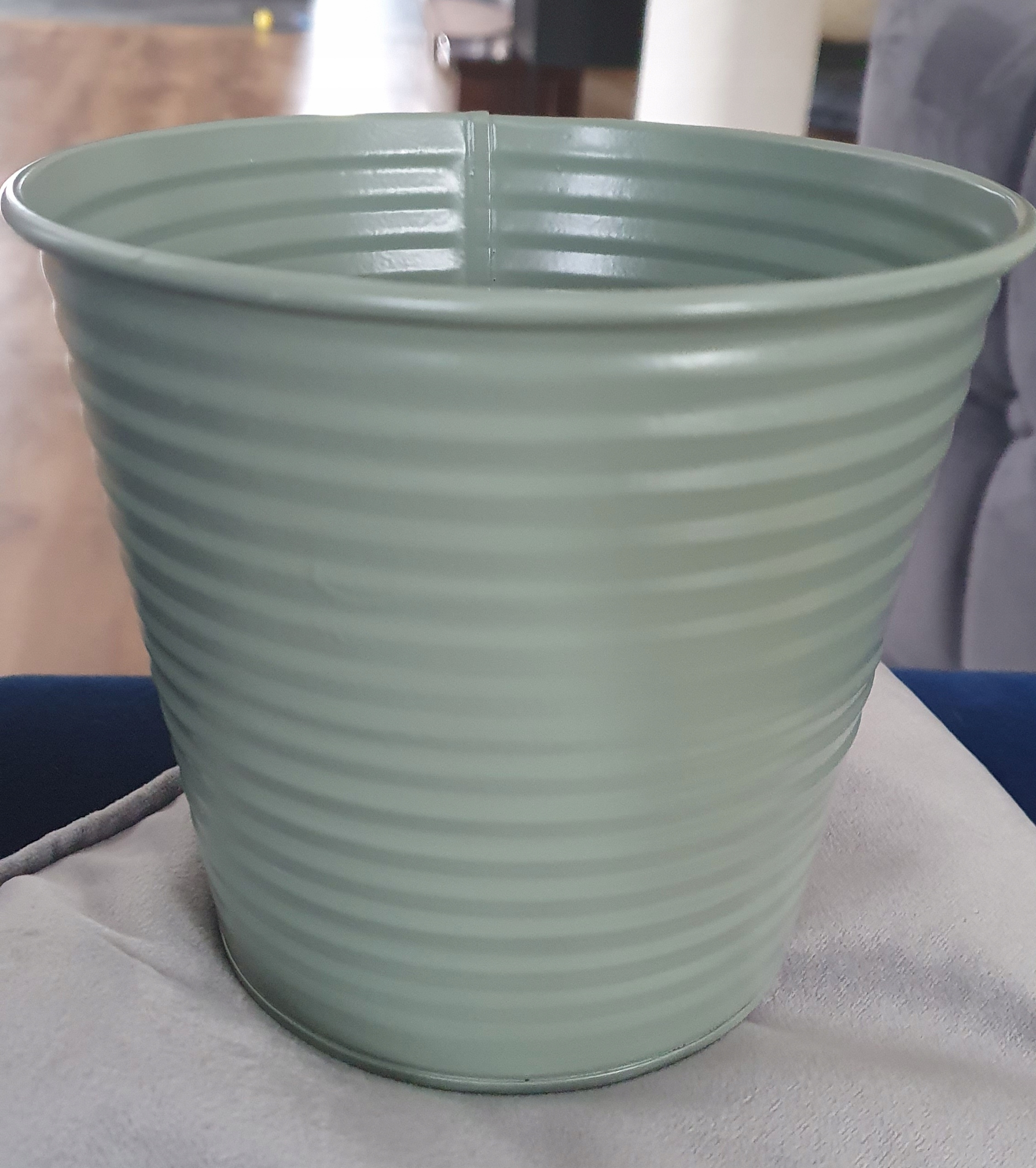 

Doniczka metalowa żebrowana wiaderko różne