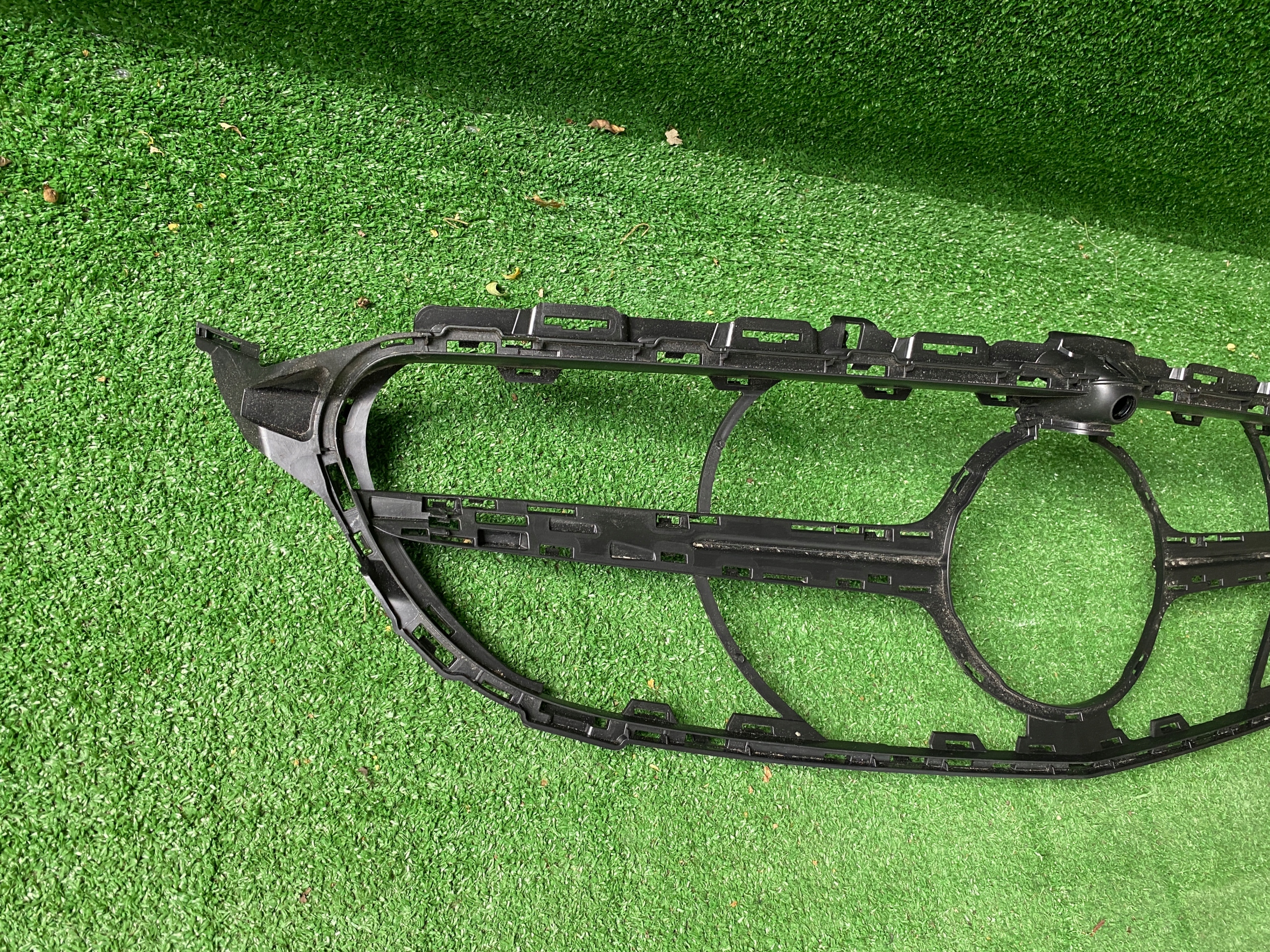 Mercedes C W205 holder grilla grille front front 2058800407