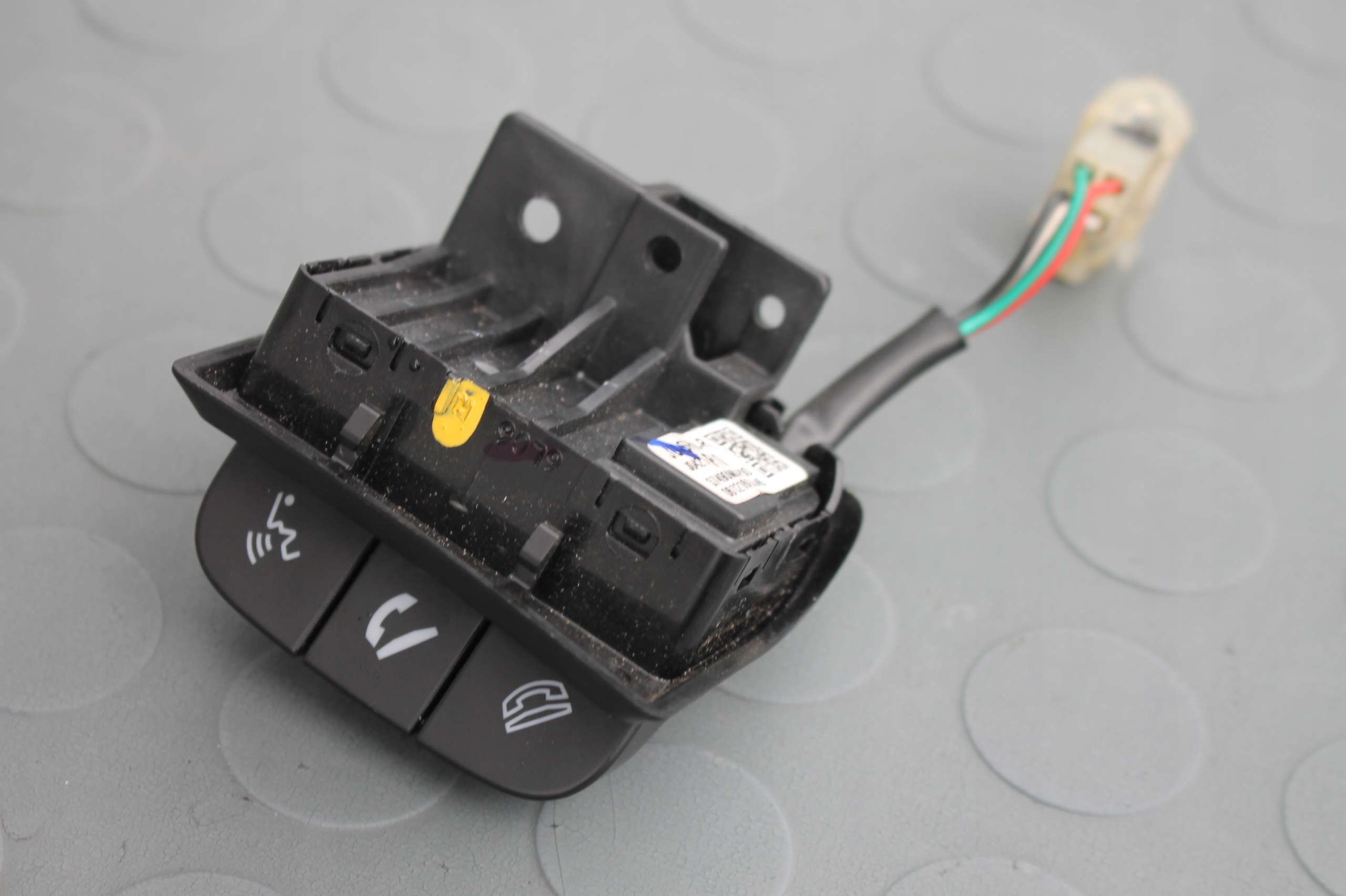 КНОПКА УПРАВЛЕНИЯ ТЕЛЕФОНОМ BALENO II 15-19