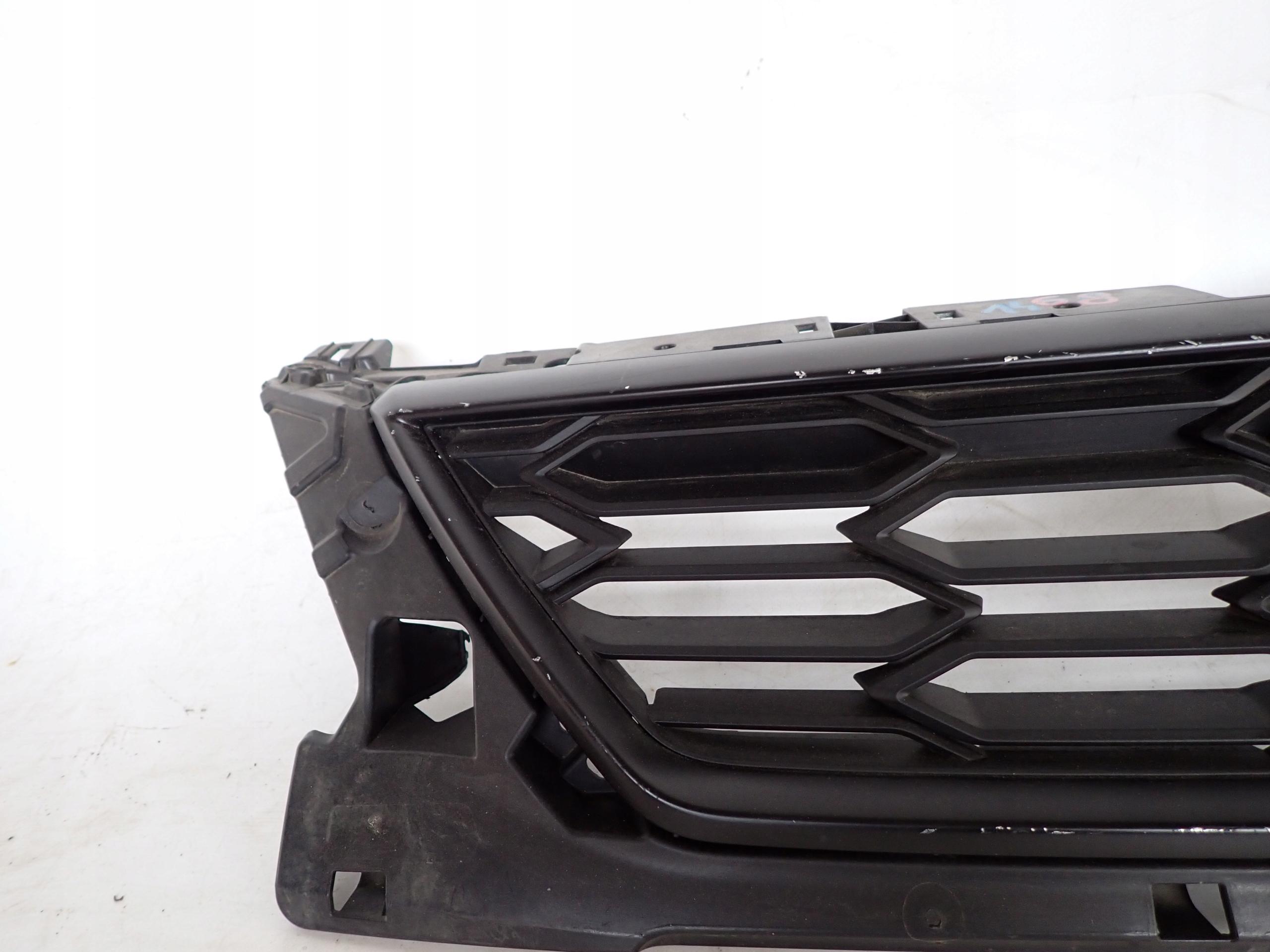 seat Leon III рестайлинг FR 16- решетка радиатора 5F0853654J