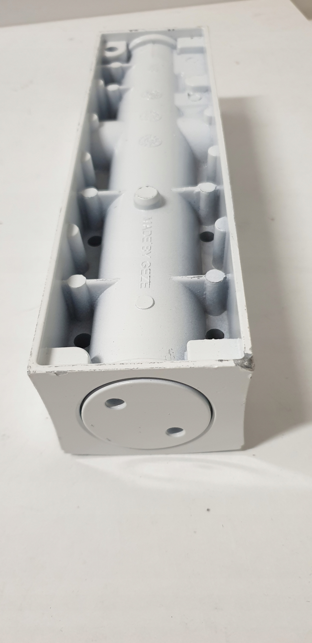 SAMOZAMYKACZ DO DRZWI BURG-WACHTER TS 2000V Maksymalna szerokość drzwi 125 cm