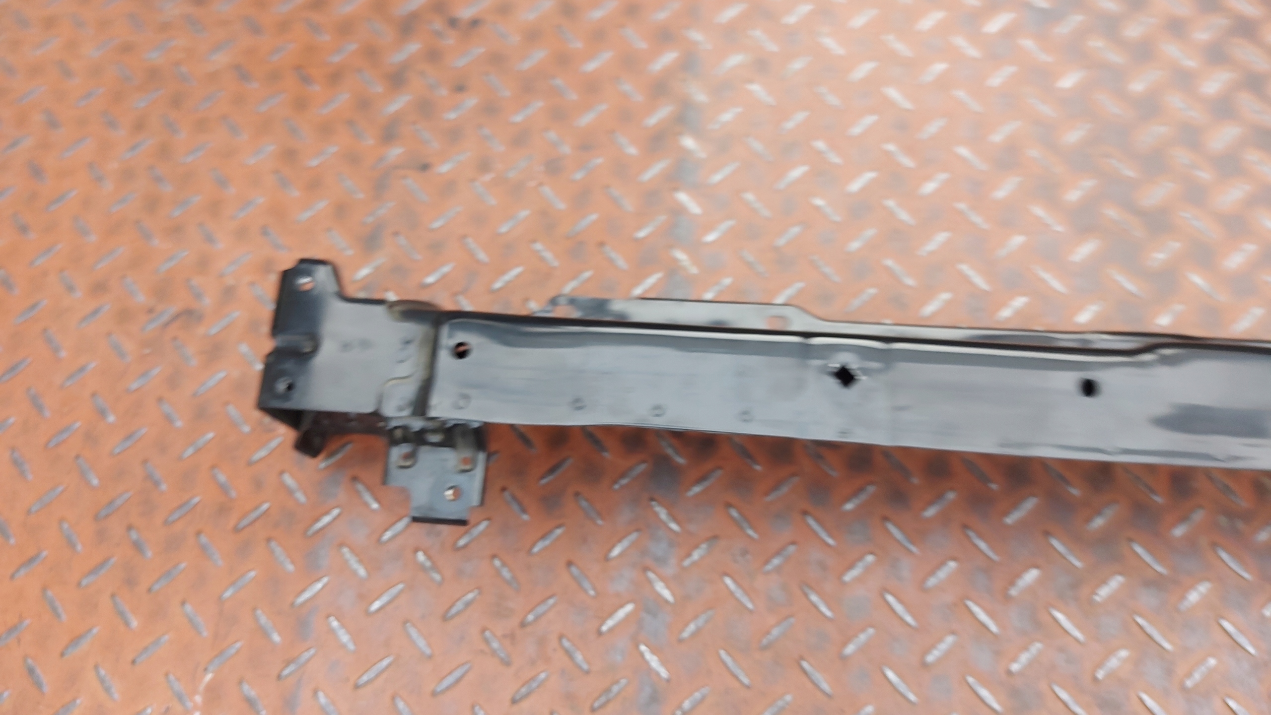 sider bar, wall console of a lock front HYUNDAI TUCSON II 15