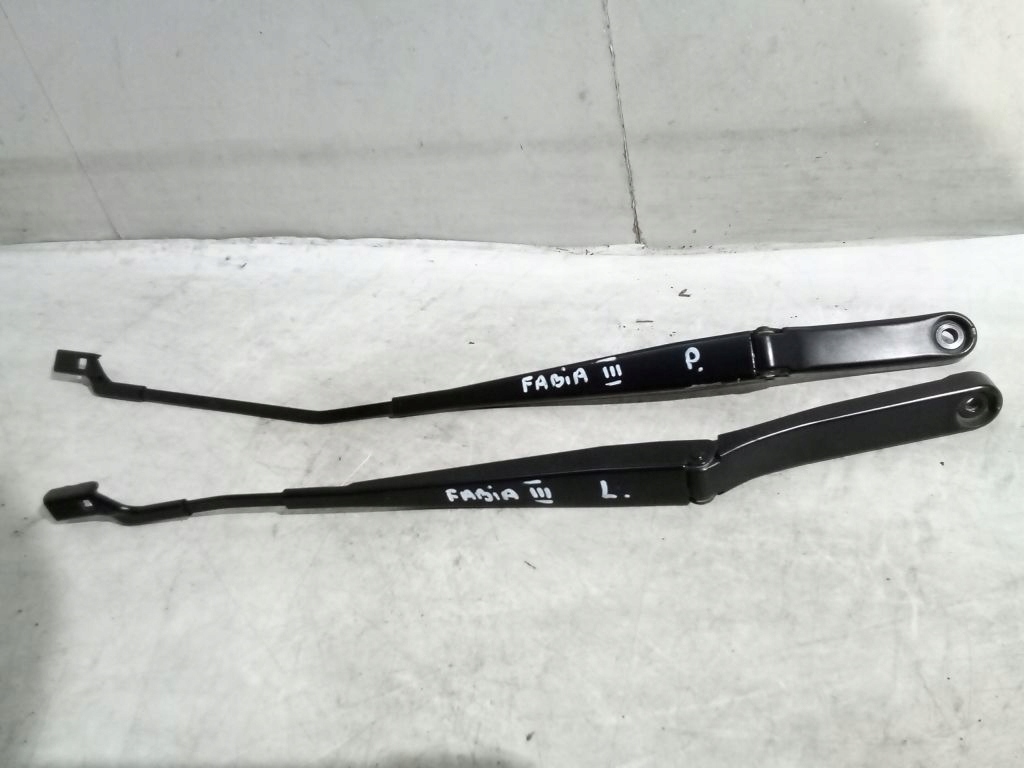 Skoda Fabia 3 III wiper arms front
