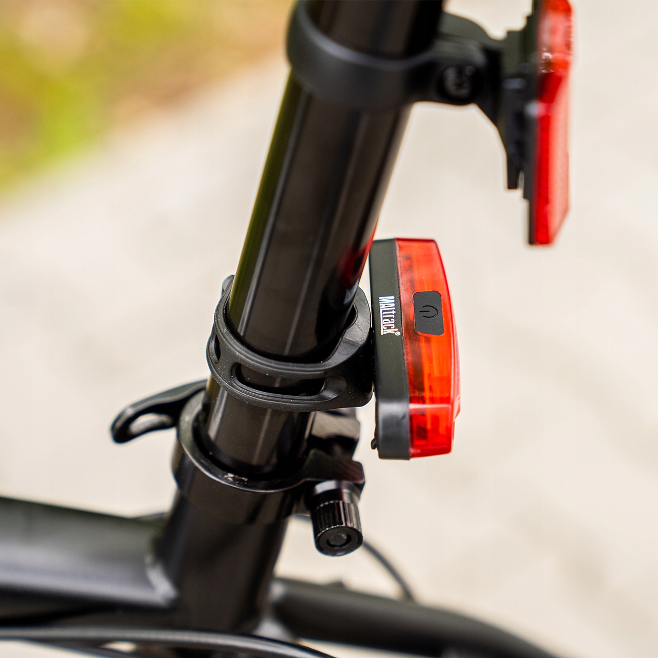 LAMPKA ROWEROWA TYLNA LED KABEL USB 360 STOPNI 120lm 650 OBRÓT 4 TRYBY IP65 Kod producenta 110421