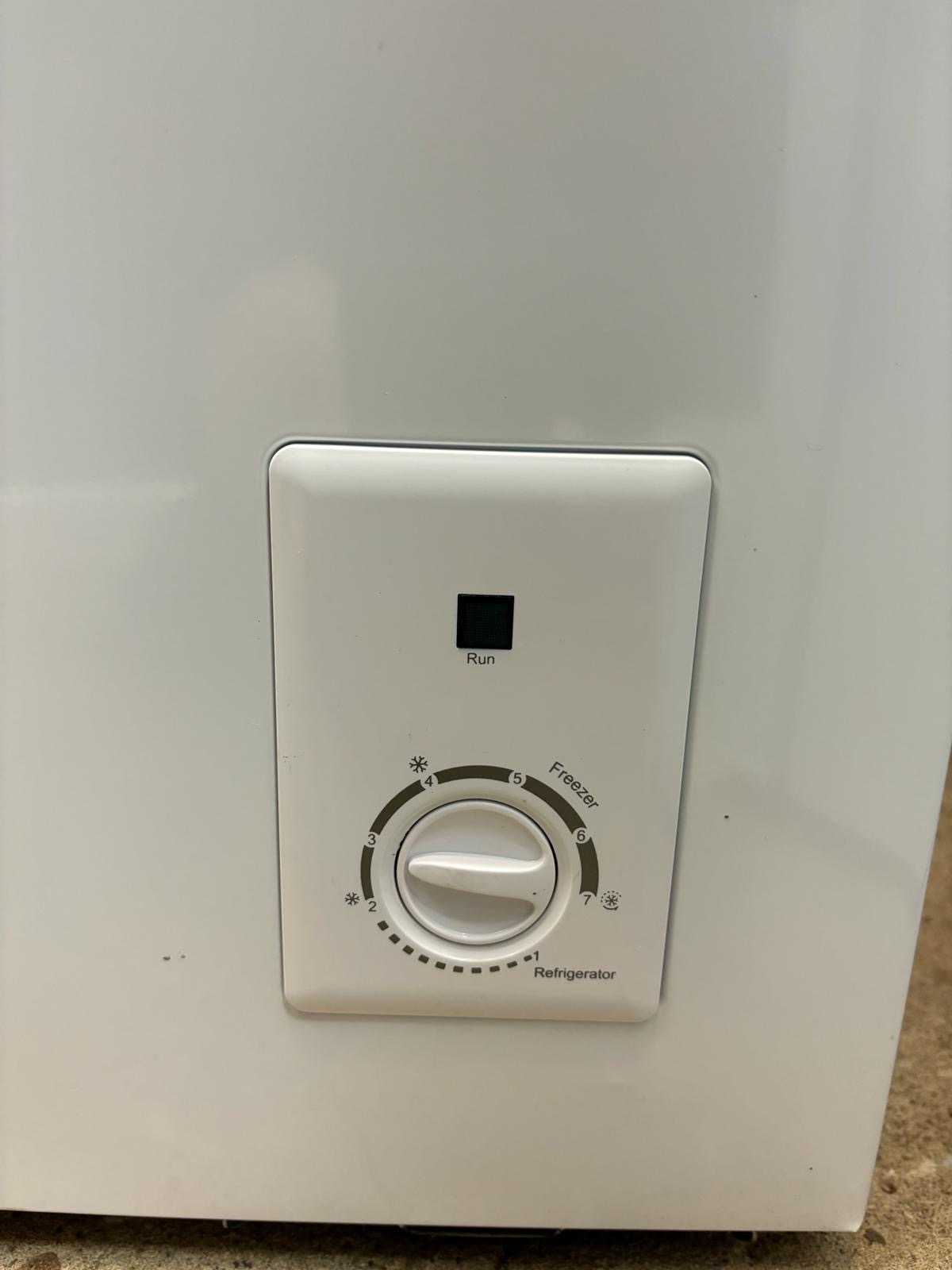 ZAMRAŻARKA SKRZYNIOWA AMICA FS1418.2 142L Model FS1418.2