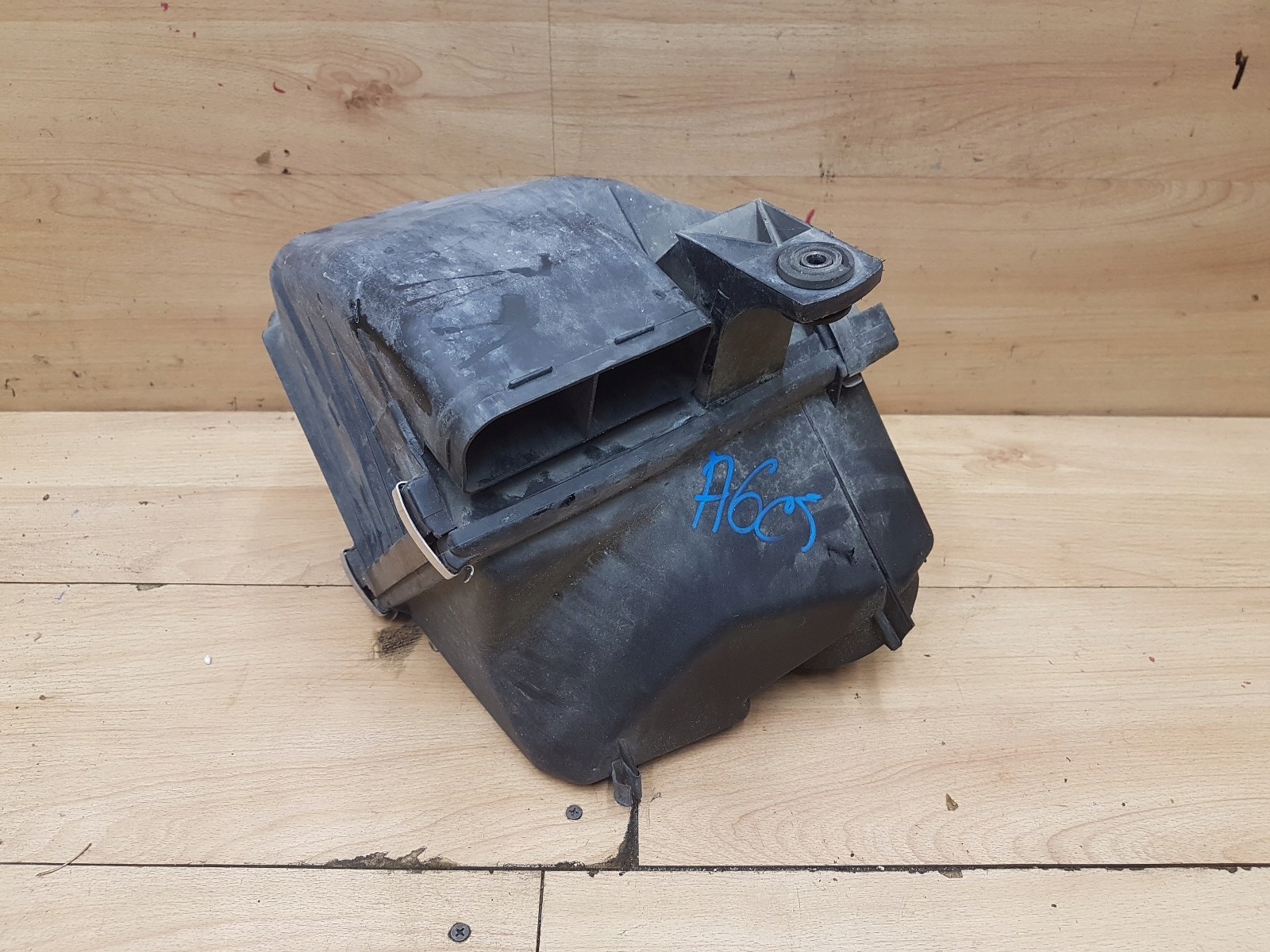 корпус салонного фильтра Воздух 4B0133837 Audi A4 B5 (8D2, 8D5) 2.5 tdi