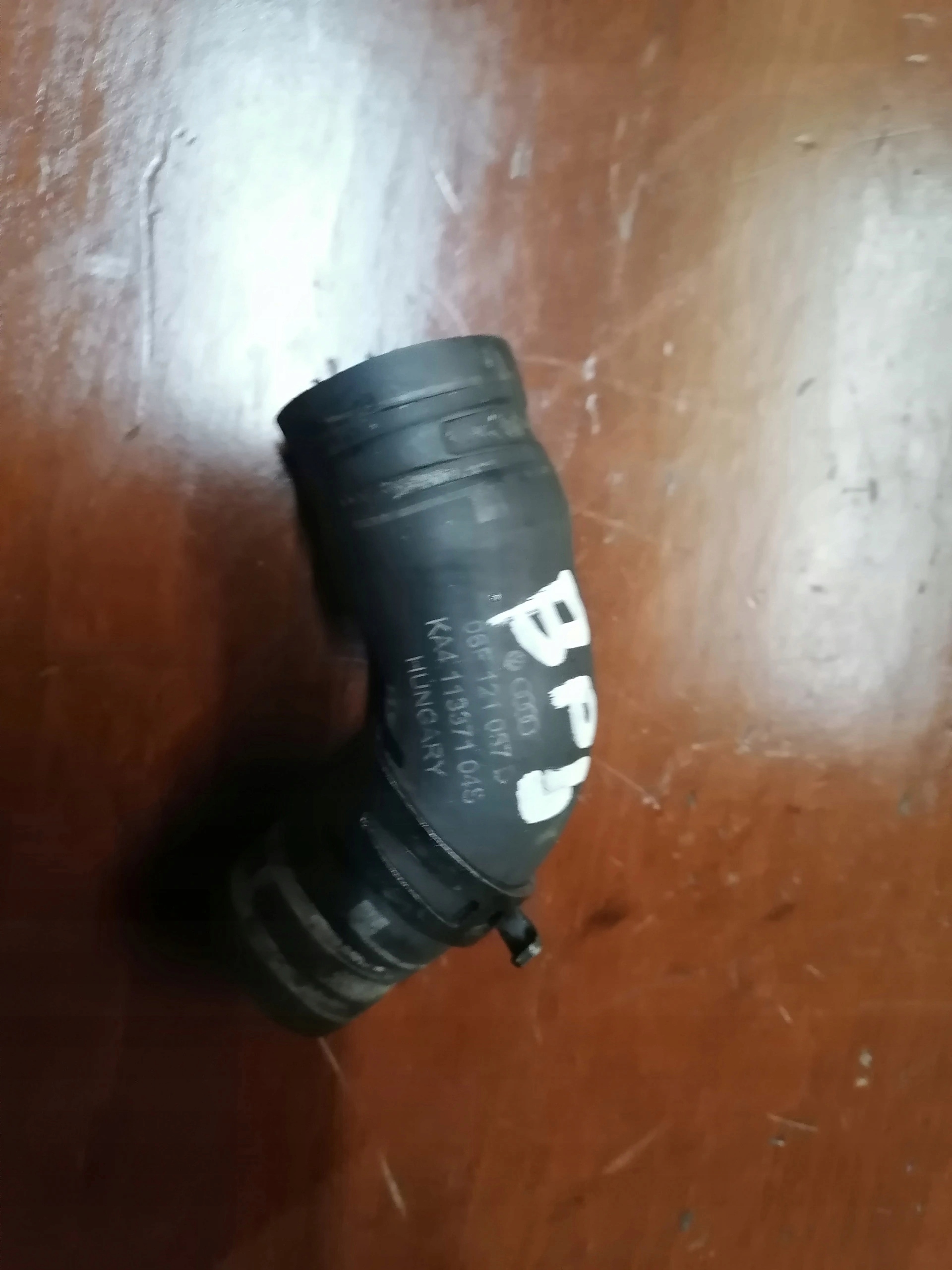 trouba hadice vody AUDI BPJ 06F121057D