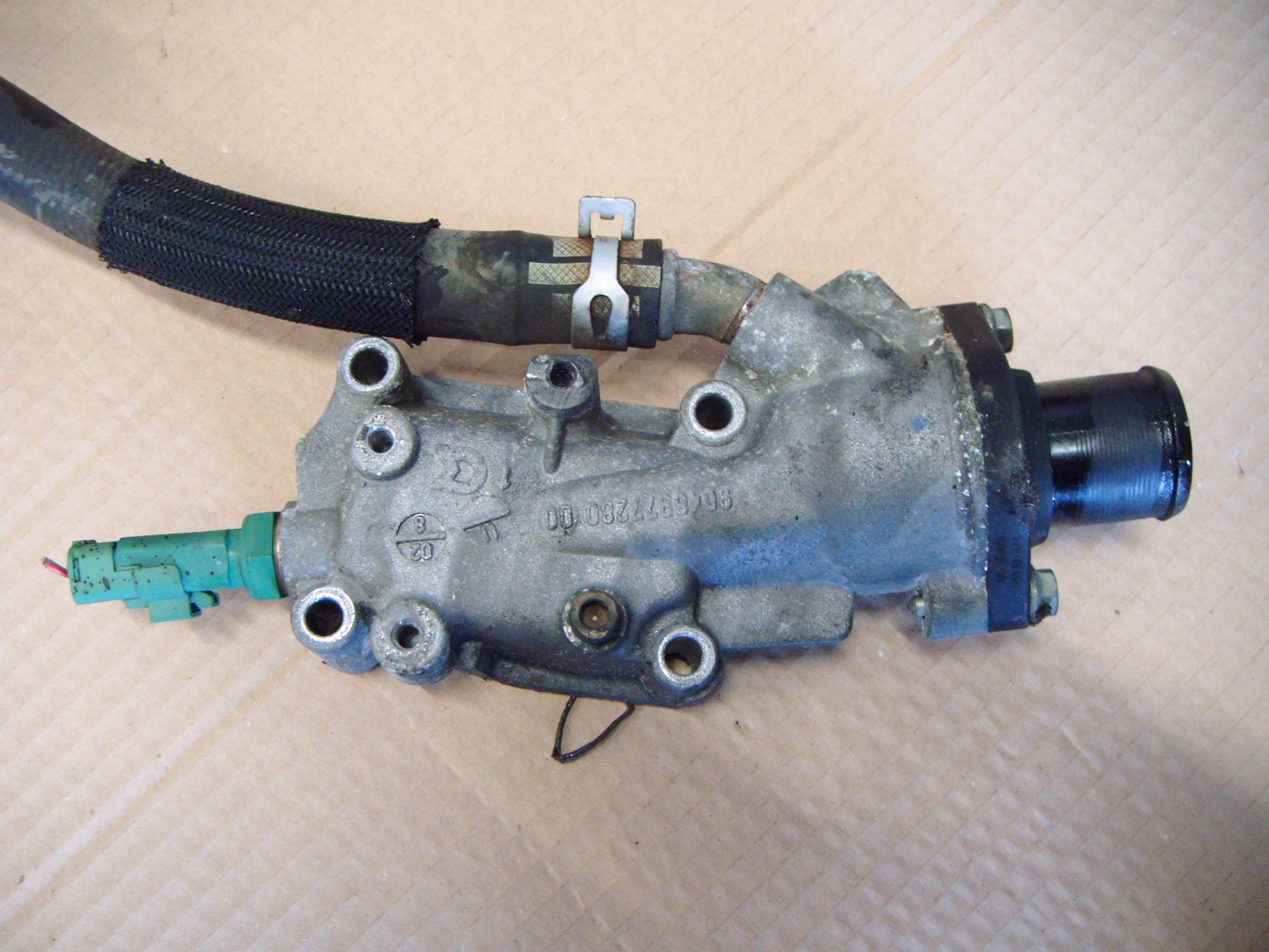 PEUGEOT 307 01 08 1 6 NFU OBUDOWA TERMOSTATU