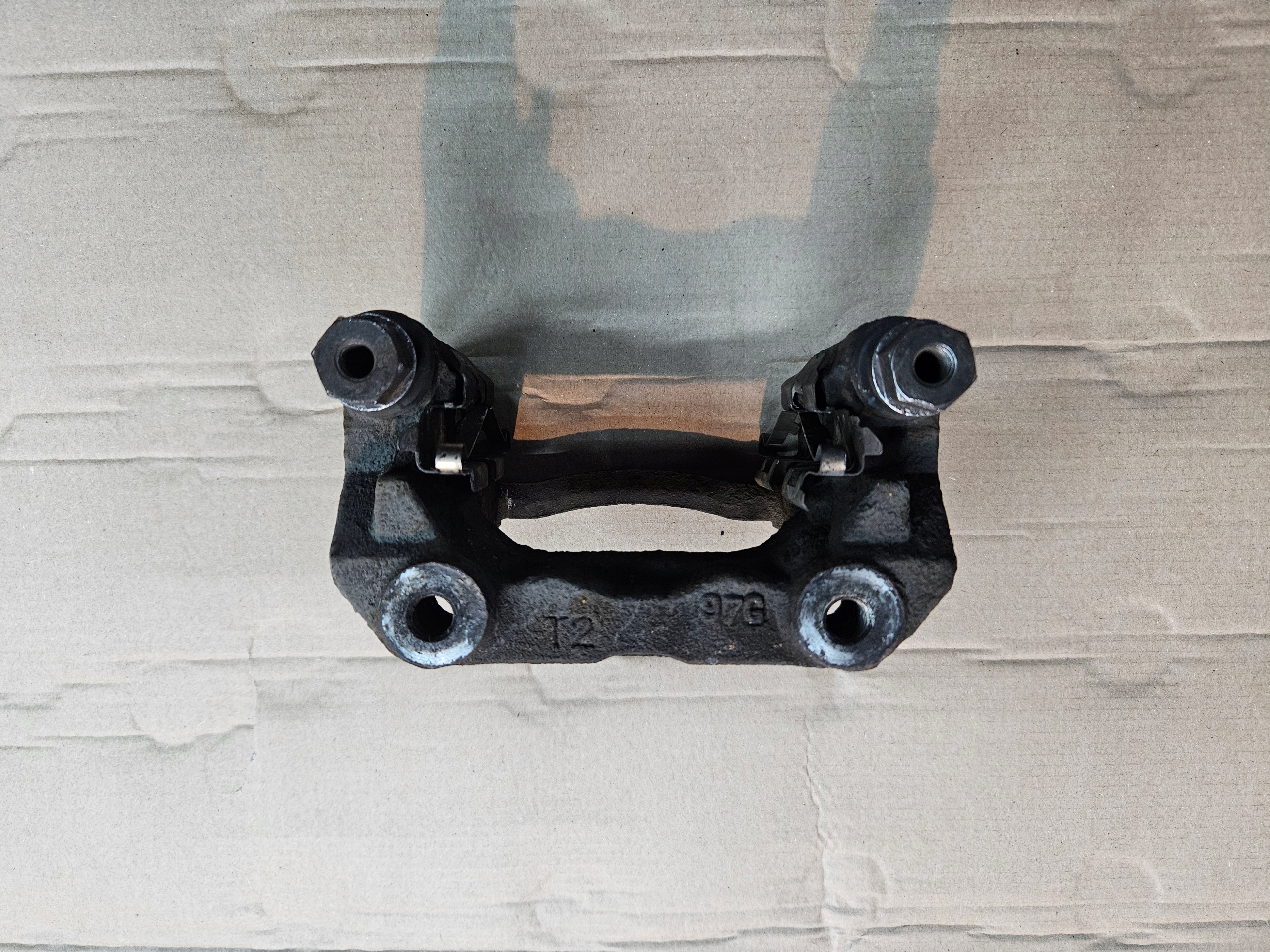 TOYOTA PRIUS III 09-15 JARZMO PRAWY TYŁ