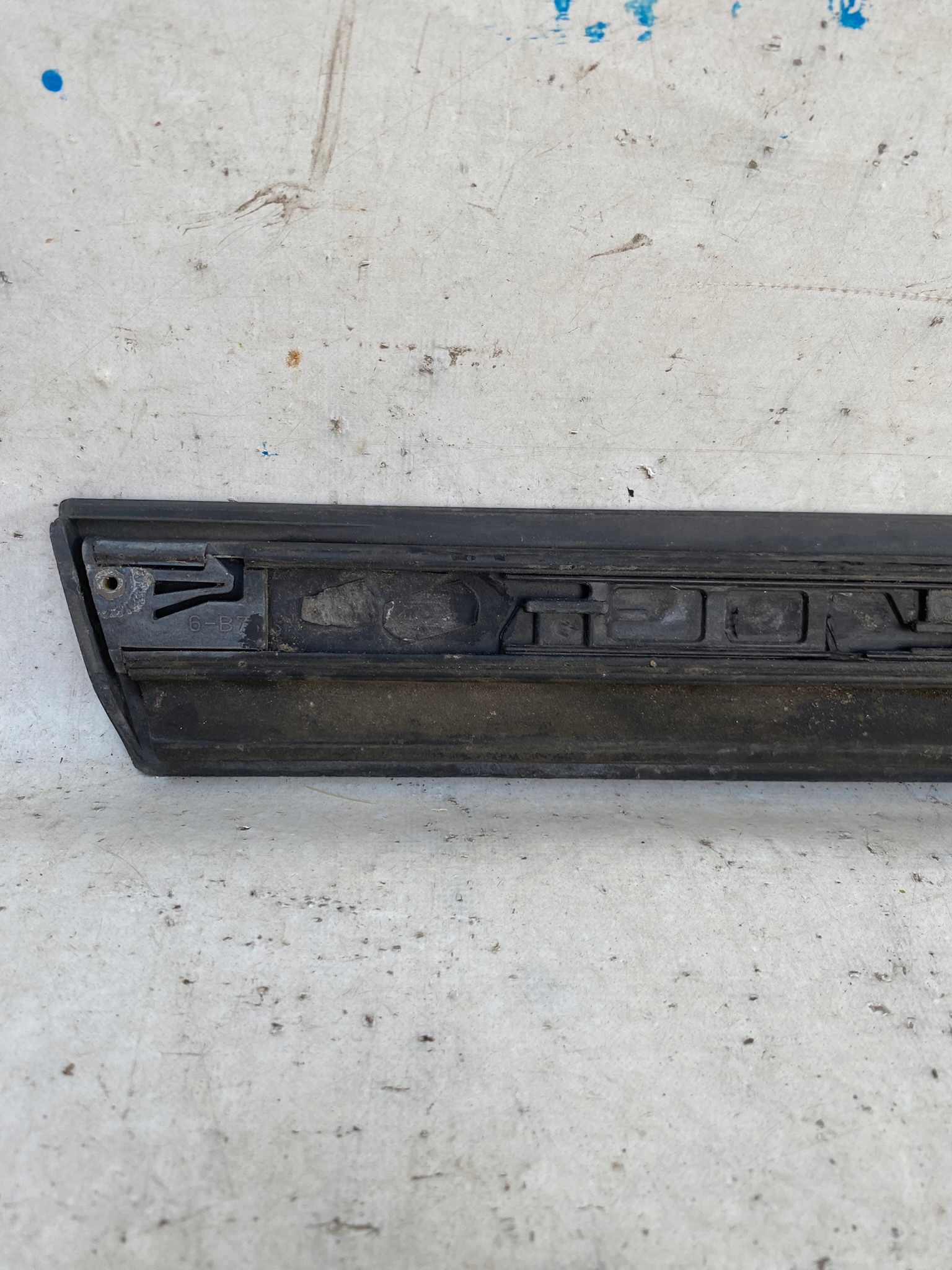 AUDI A4 B7 04- right moulding for door rear part 8E0853970E