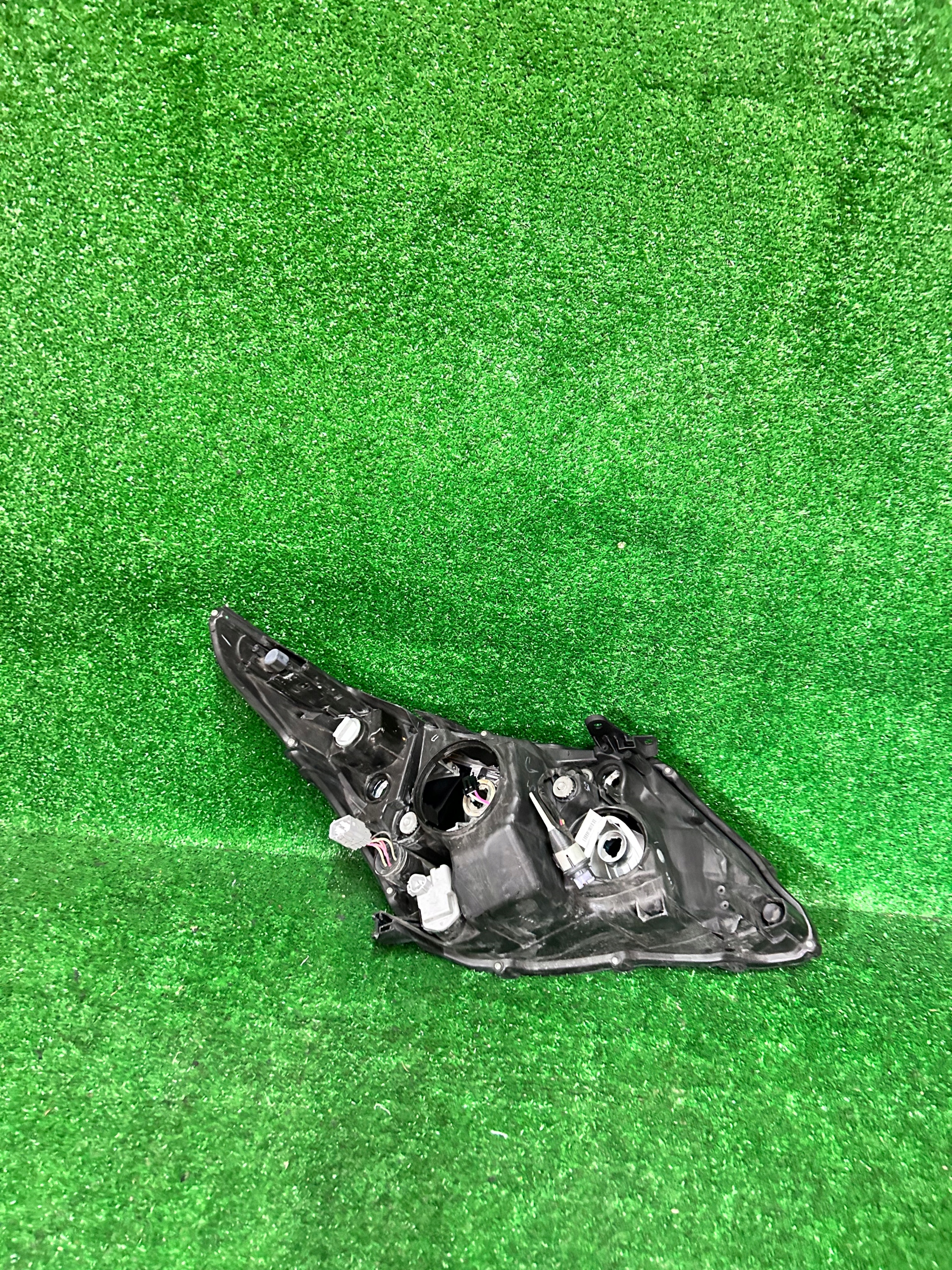 REFLEKTOR left TOYOTA AVENSIS T27 LIFT 12